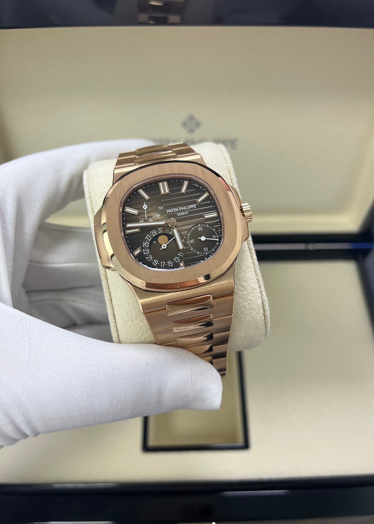 Patek philippe 5711 rose gold price hotsell