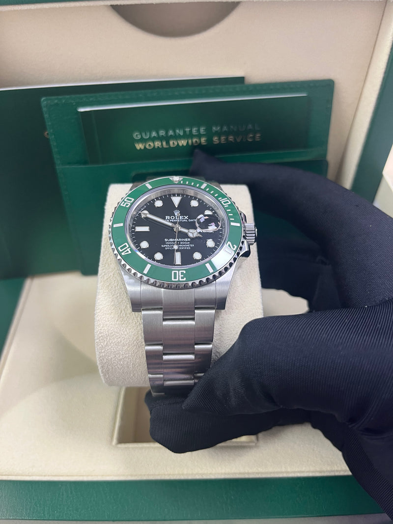 Rolex submariner green 2025 bezel black dial