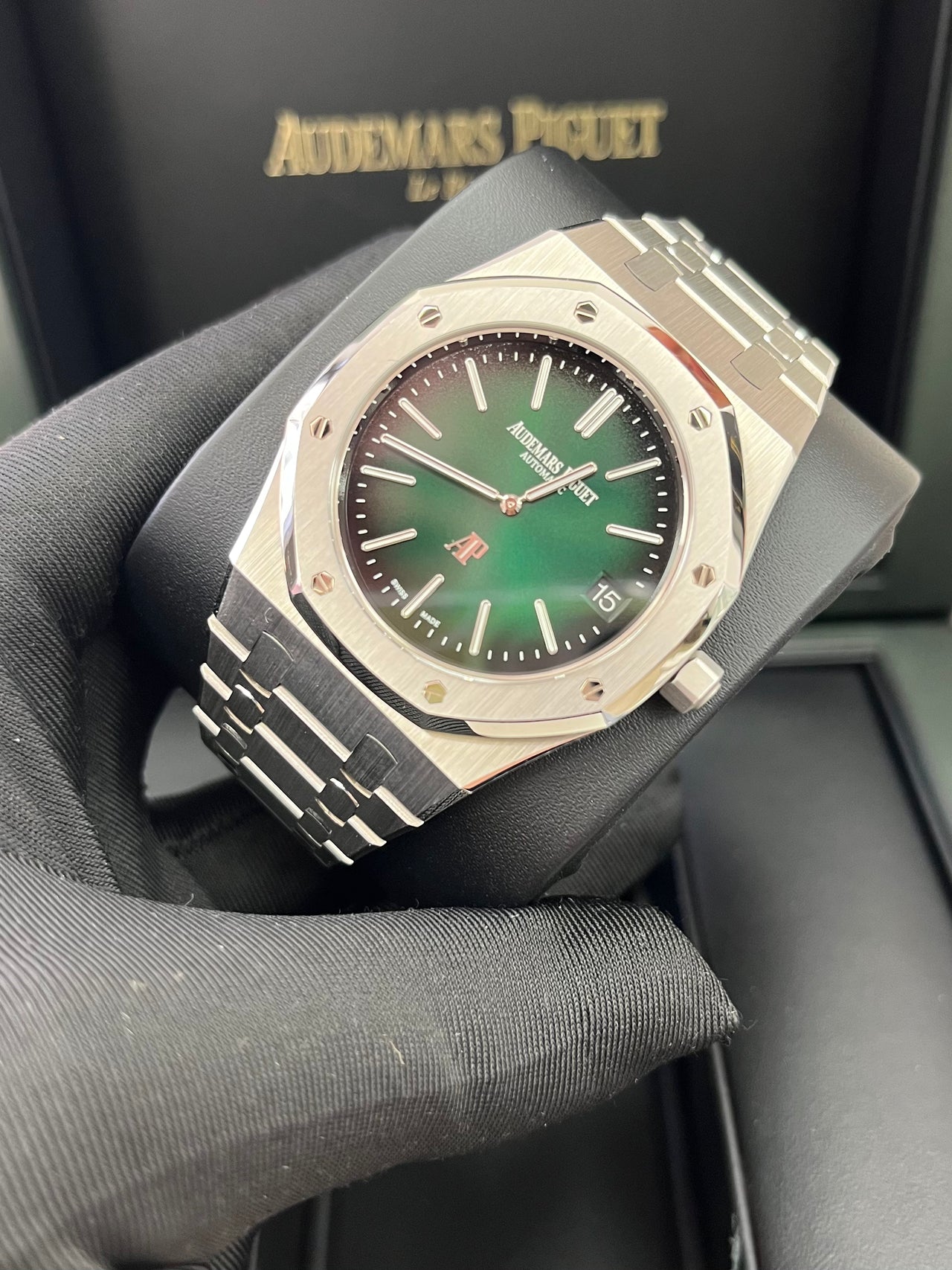 Audemars Piguet Royal Oak Jumbo "Jumbo" Extra-Thin 15202PT.OO.1240PT.01