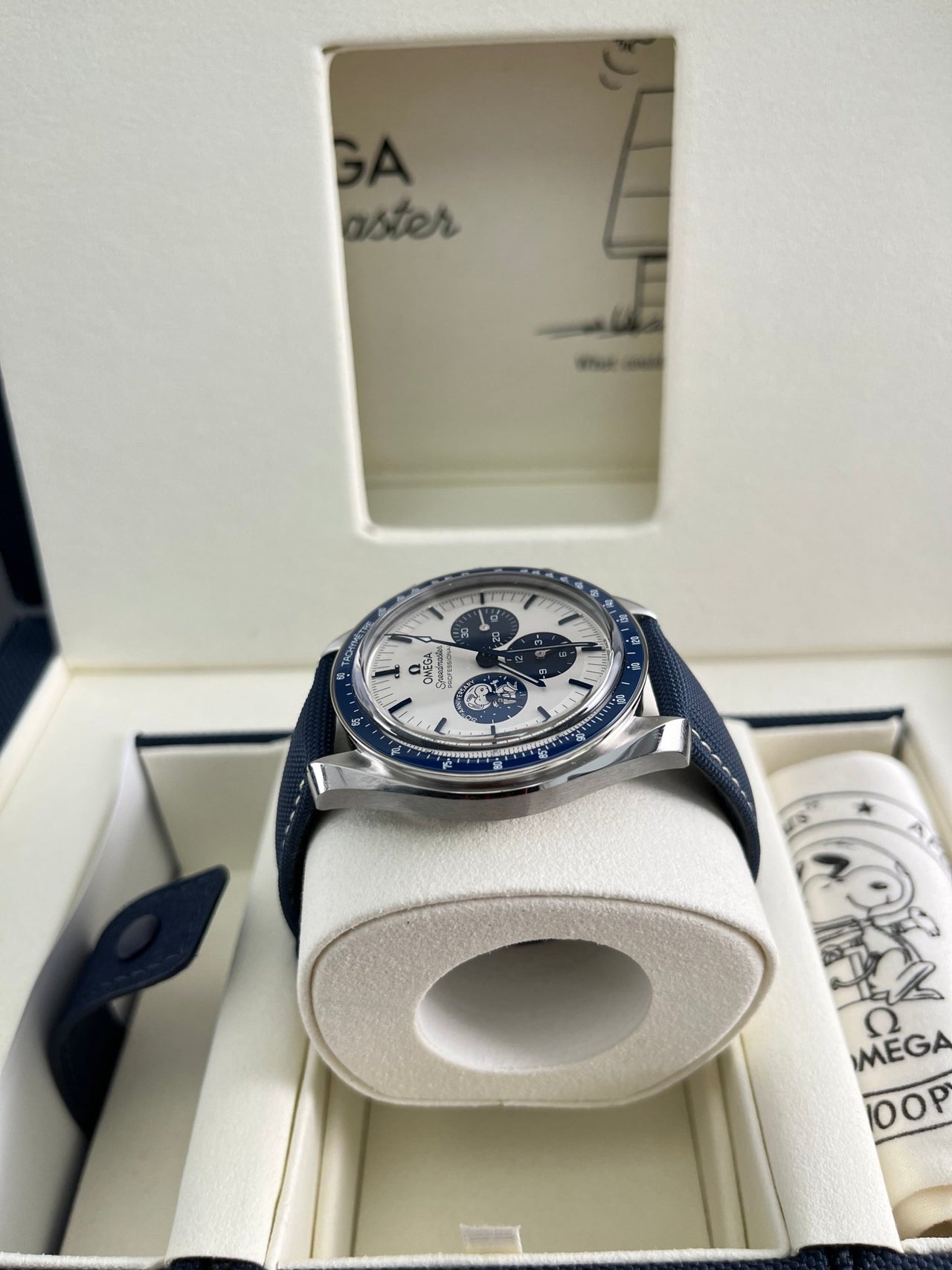 Omega Speedmaster 'Silver Snoopy Award' 310.32.42.50.02.001 - WatchesOff5th