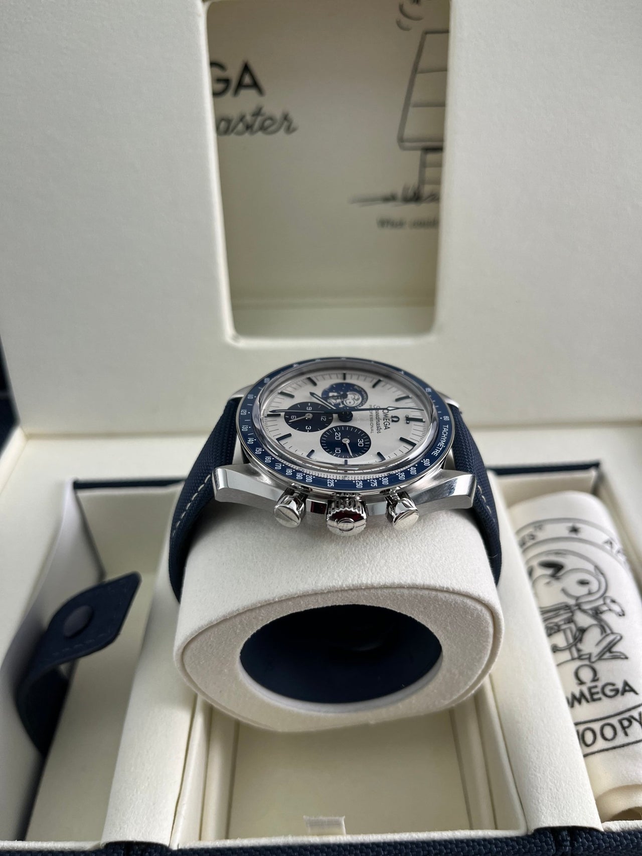 Omega Speedmaster 'Silver Snoopy Award' 310.32.42.50.02.001 - WatchesOff5th