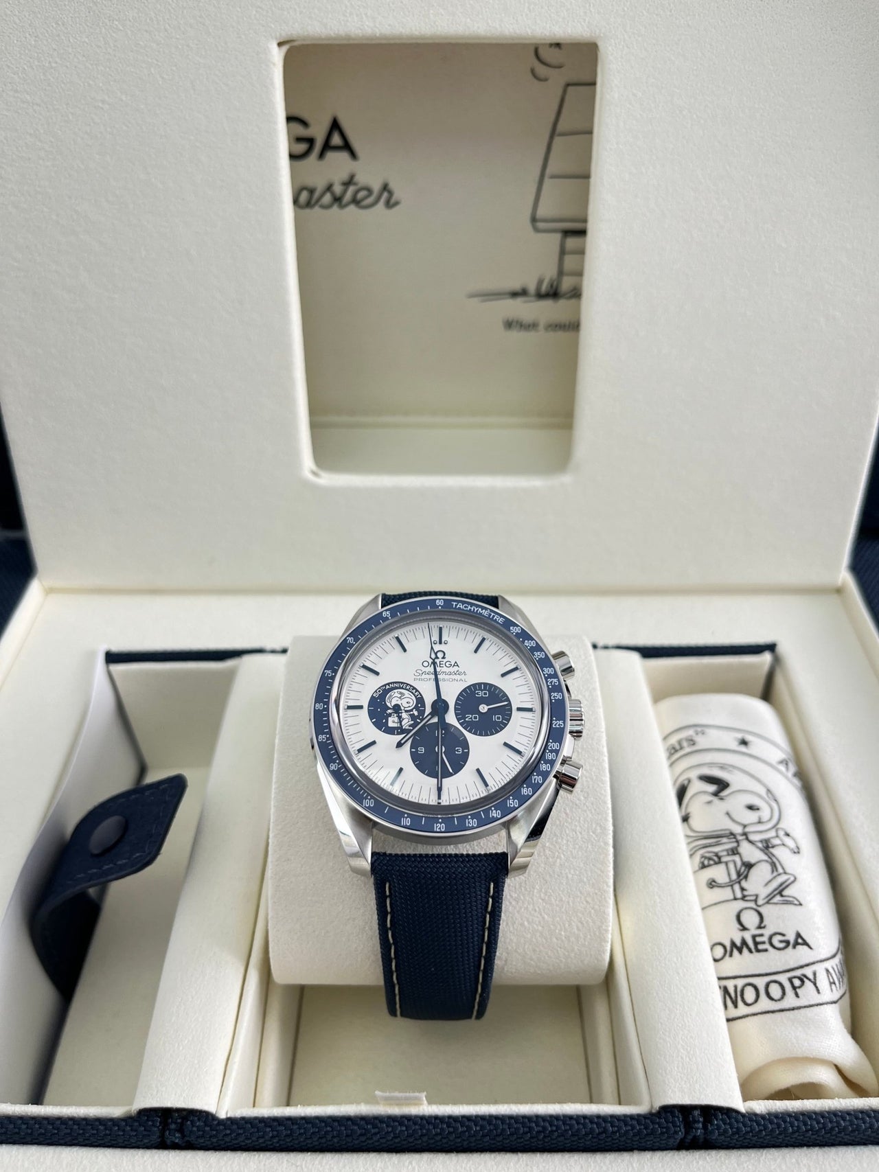 Omega Speedmaster 'Silver Snoopy Award' 310.32.42.50.02.001 - WatchesOff5th