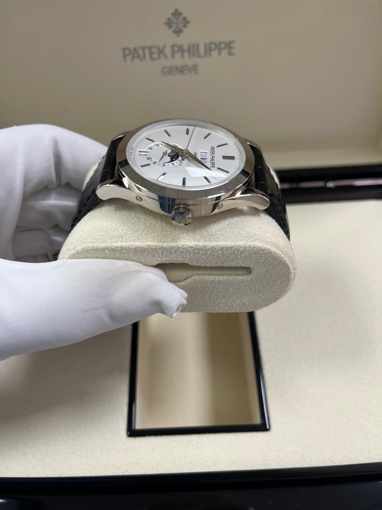 Patek annual calendar white gold best sale