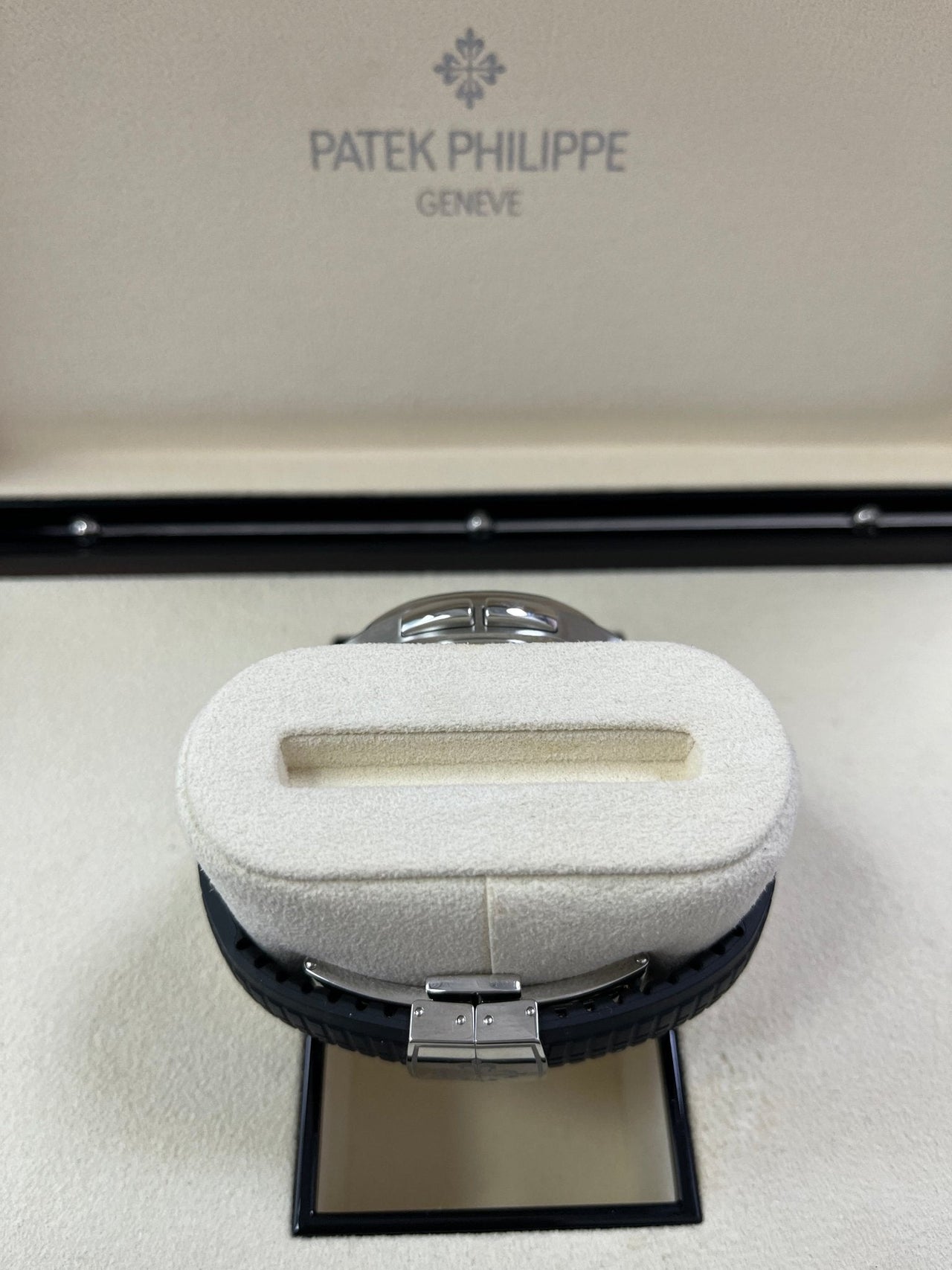 Patek Philippe Aquanaut - patek-philippe-aquanaut-stainless-steel-dual-time-ref5164a-001-763454.jpg