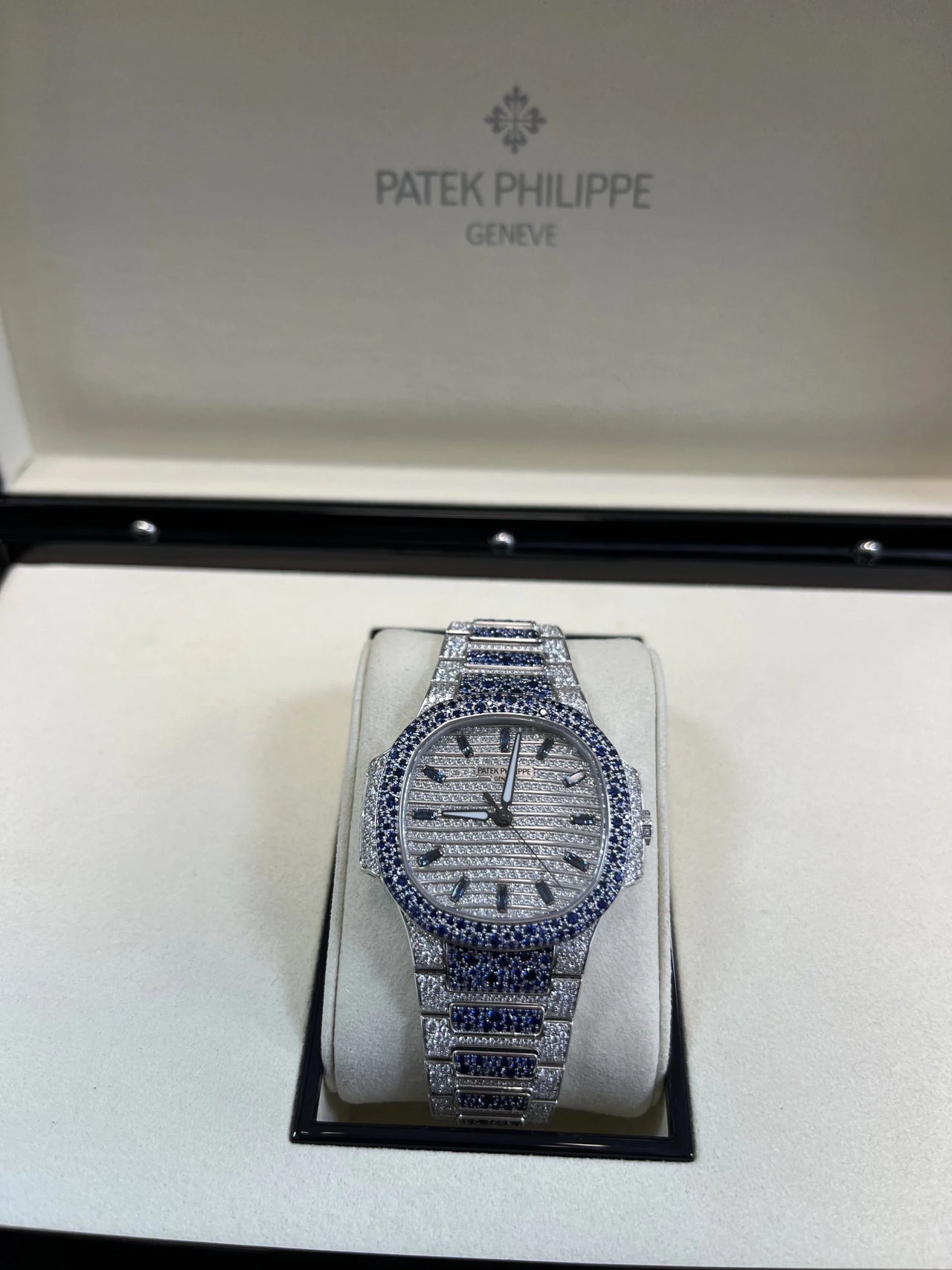 Patek Philippe Nautilus Haute Joaillerie White Gold Diamond & Sapphire 7118/1451G - 001 - WatchesOff5thWatch