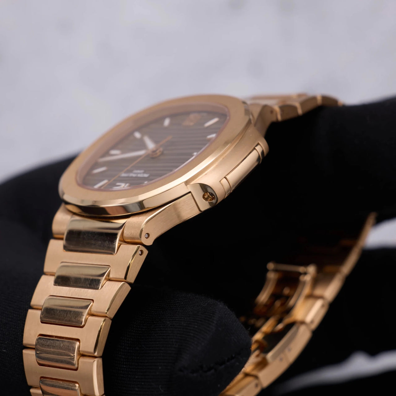 Patek Philippe Nautilus Ladies Automatic - 35.2 mm - Rose Gold - Golden Brown Opaline Dial 7118/1R-010 - WatchesOff5thWatch