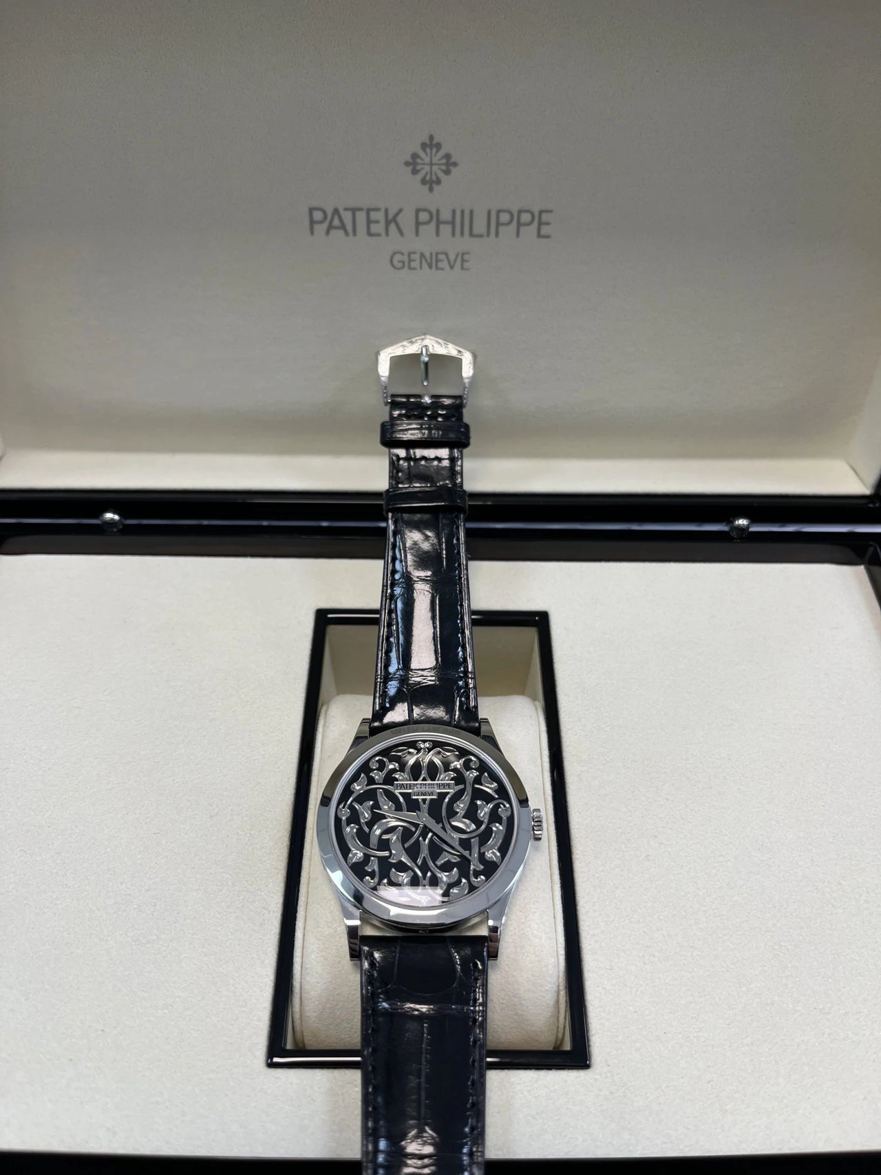 Patek Philippe Selfwinding Calatrava Platinum Handengraved Black Enamel 5088/100p - 001 Calatrava - WatchesOff5thWatch