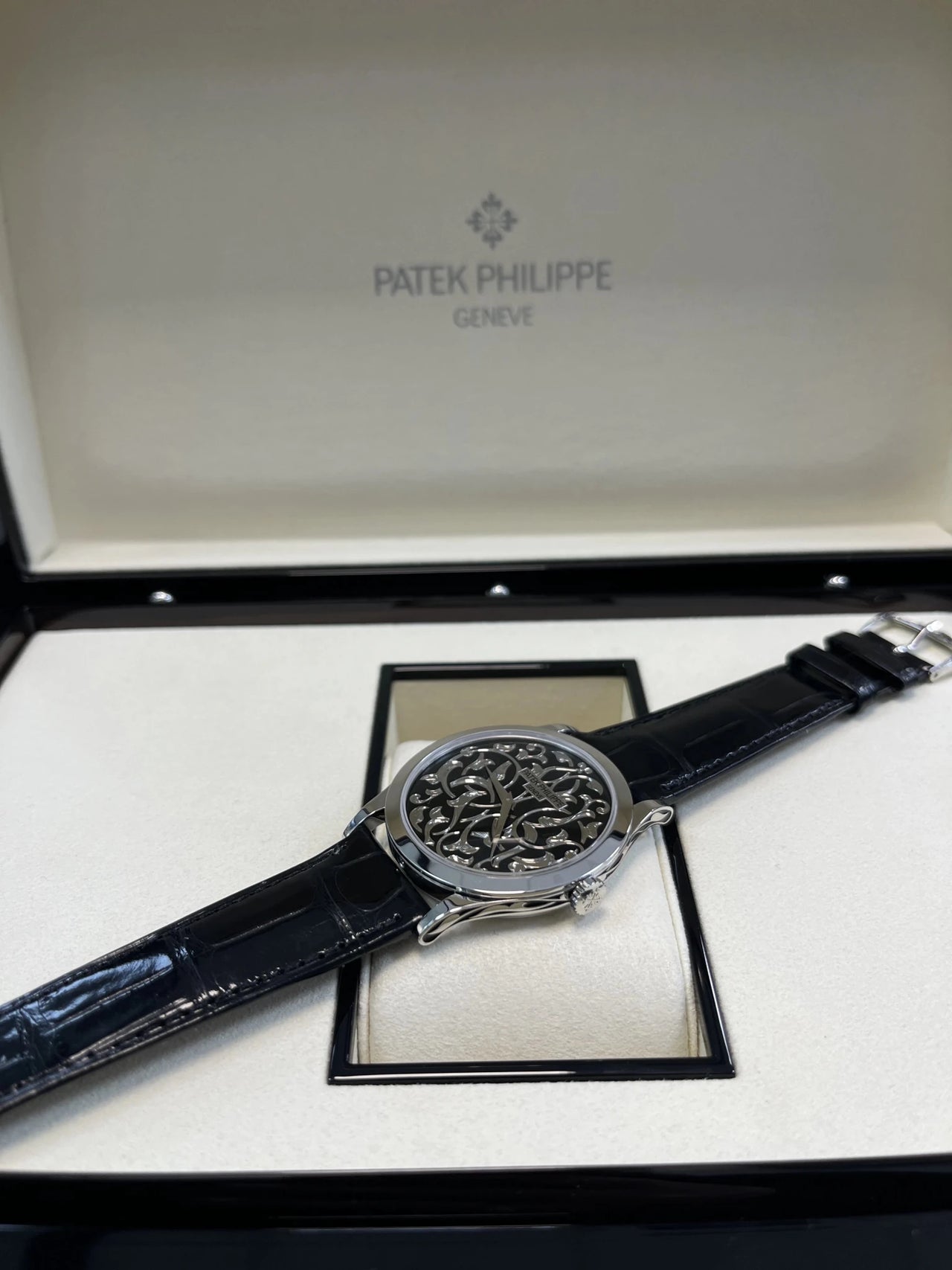 Patek Philippe Selfwinding Calatrava Platinum Handengraved Black Enamel 5088/100p - 001 Calatrava - WatchesOff5thWatch