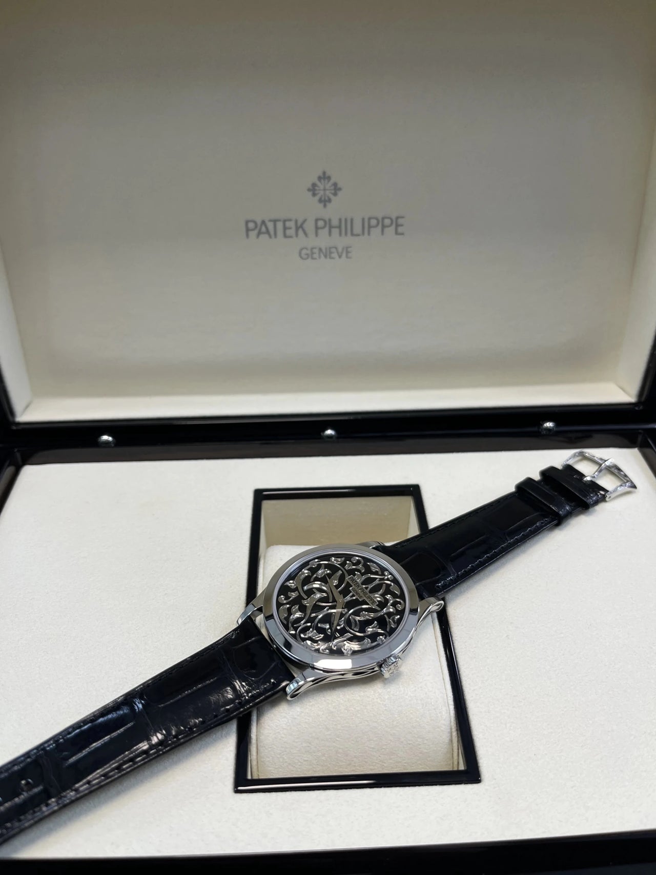 Patek Philippe Selfwinding Calatrava Platinum Handengraved Black Enamel 5088/100p - 001 Calatrava - WatchesOff5thWatch