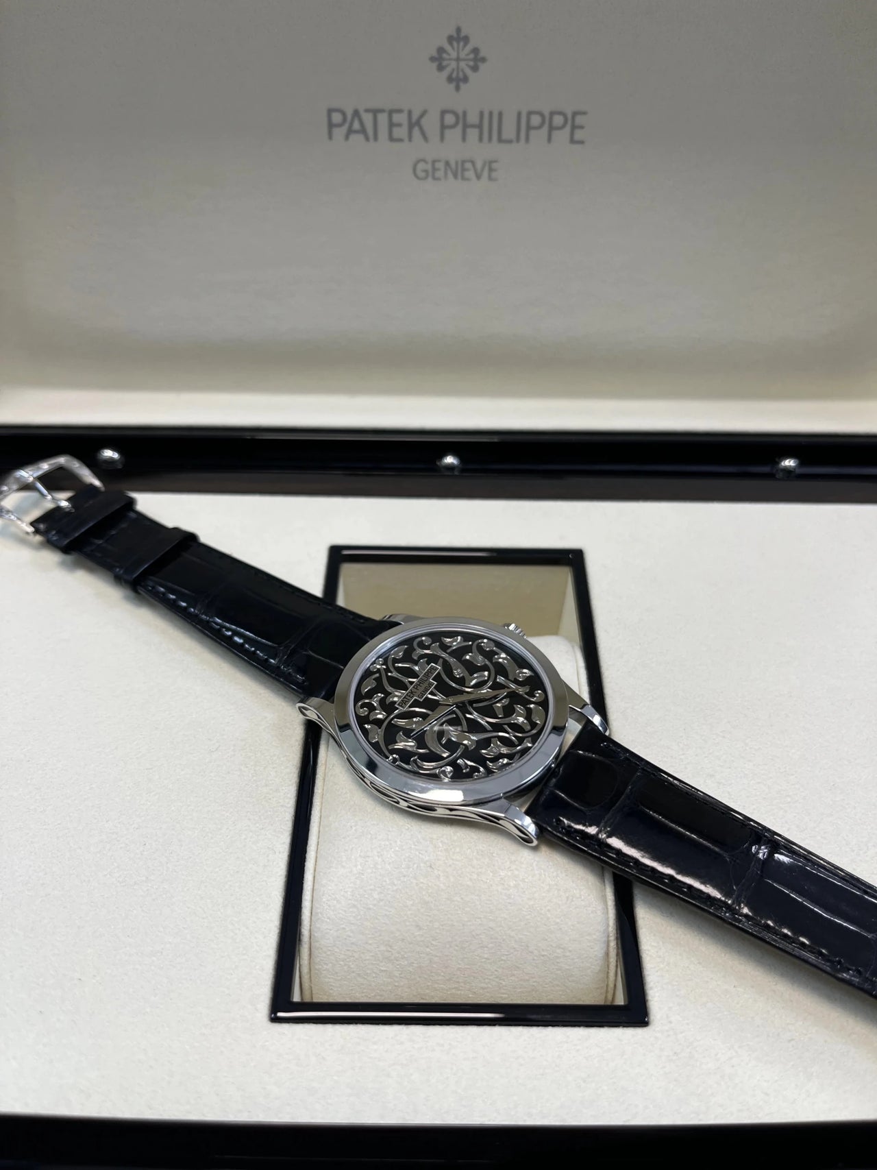 Patek Philippe Selfwinding Calatrava Platinum Handengraved Black Enamel 5088/100p - 001 Calatrava - WatchesOff5thWatch