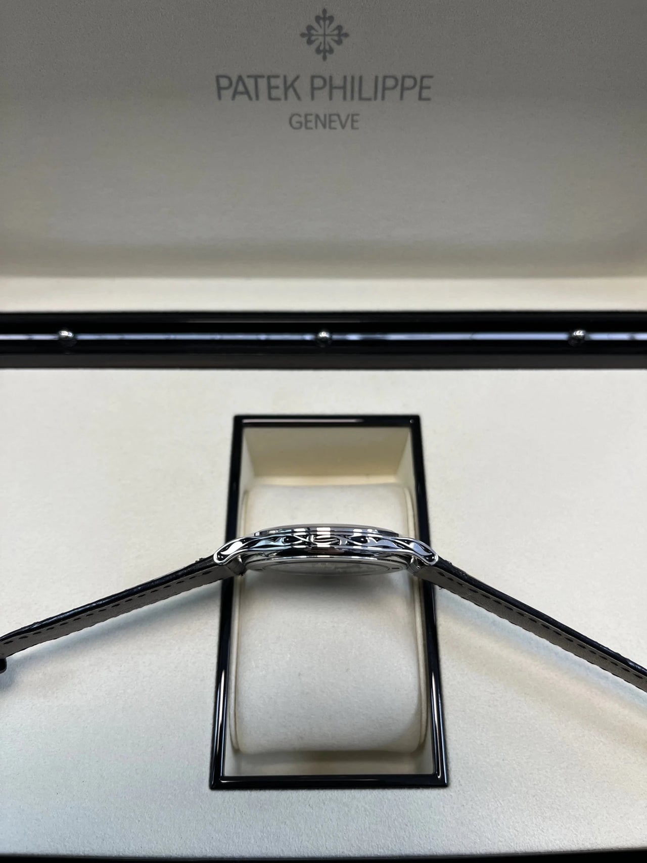 Patek Philippe Selfwinding Calatrava Platinum Handengraved Black Enamel 5088/100p - 001 Calatrava - WatchesOff5thWatch