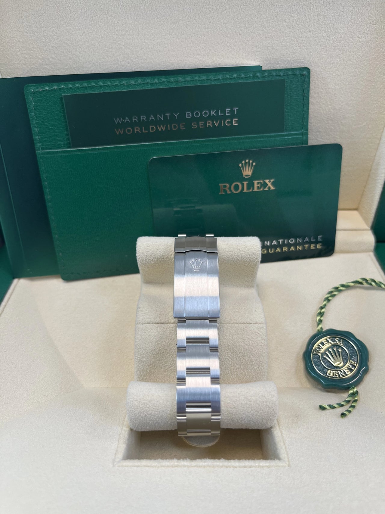 Rolex Oyster Perpetual - rolex-oyster-perpetual-31-277200-pistachio-bracelet.webp