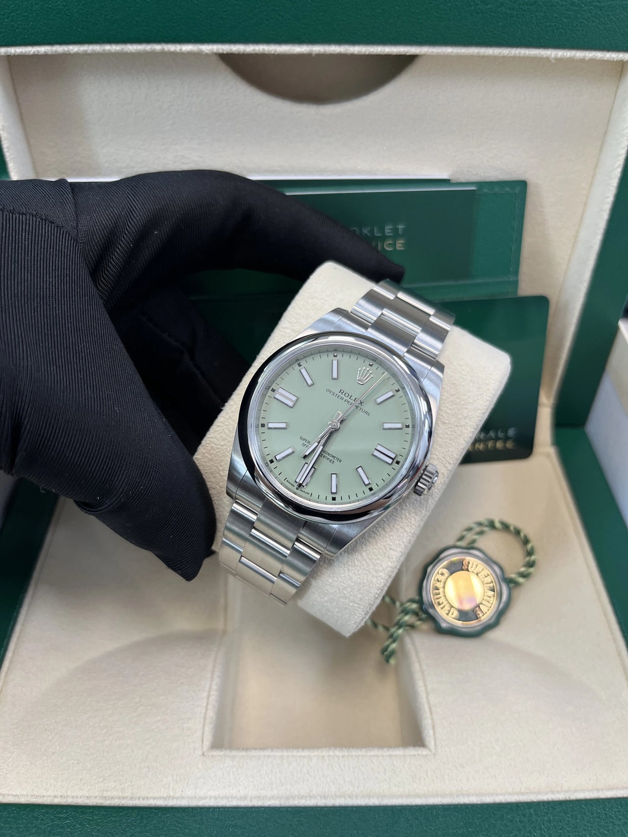 Rolex Oyster Perpetual - rolex-oyster-perpetual-34-134300-pistachio-in-hand-right.webp