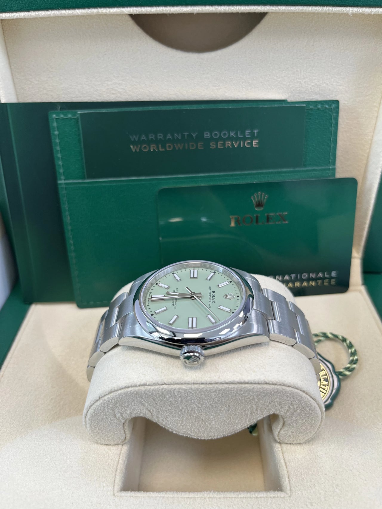 Rolex Oyster Perpetual - rolex-oyster-perpetual-34-134300-pistachio-side-crown.webp
