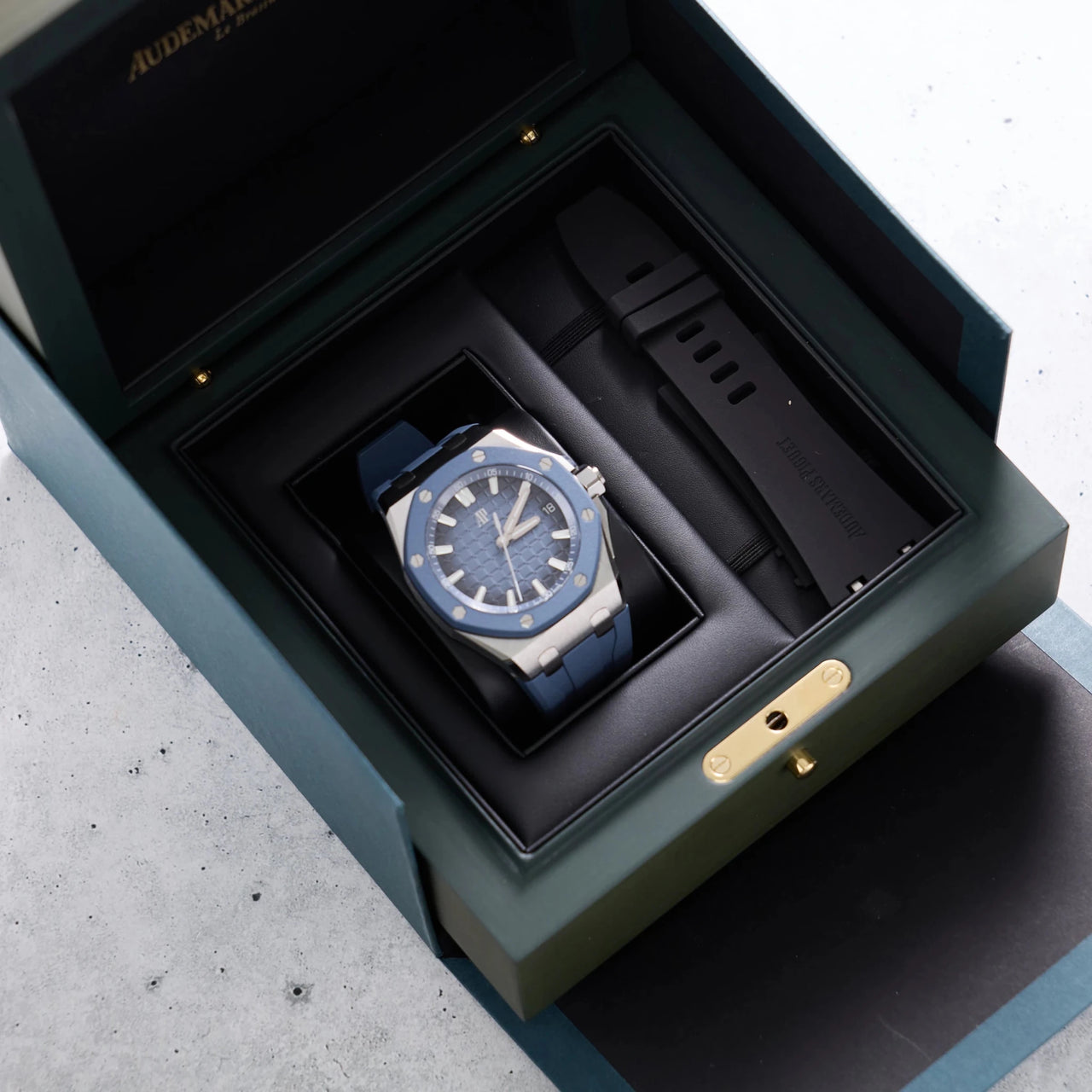 Royal Oak Offshore Selfwinding Blue Dial 43mm 15605SK.OO.A350CA.01 - WatchesOff5thWatch
