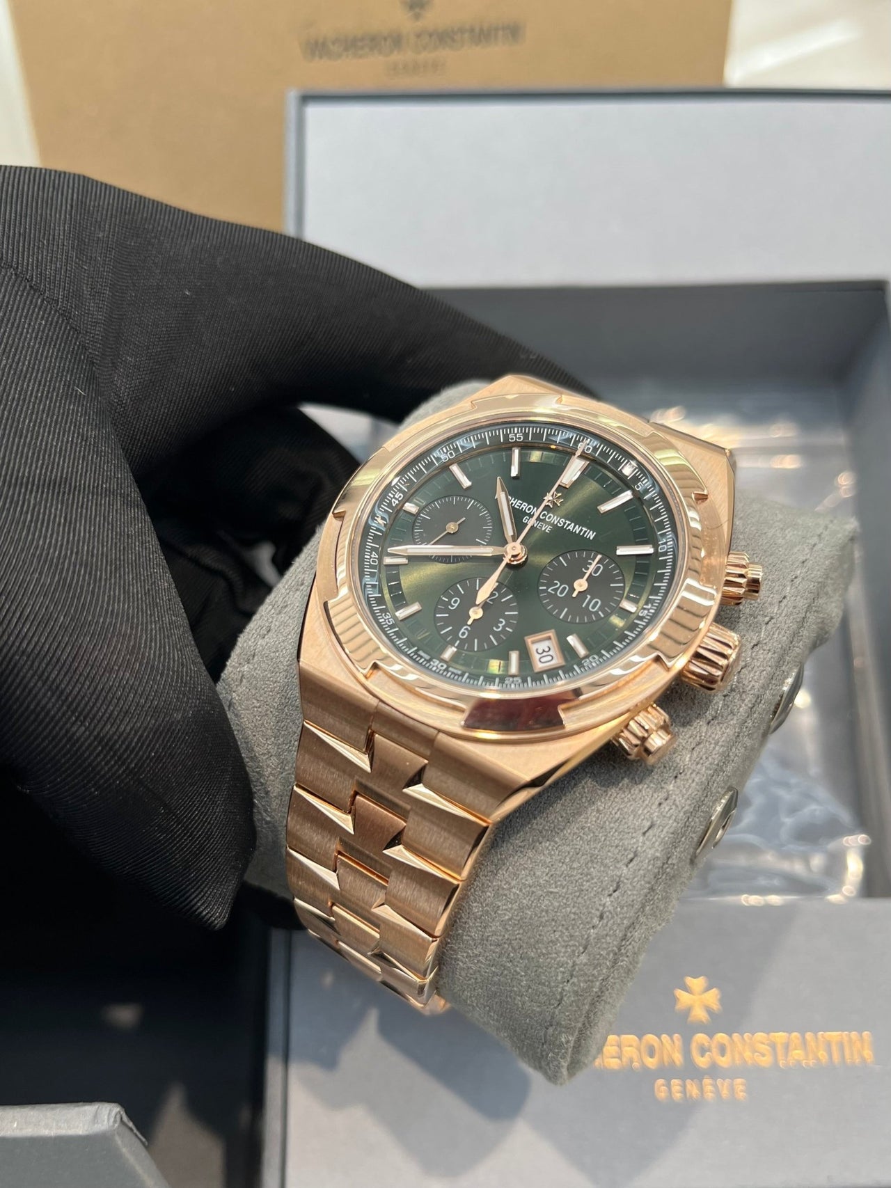 Vacheron Constantin Overseas Chronograph Rose Gold Green Dial 5520V/210R - B966 - WatchesOff5thWatch