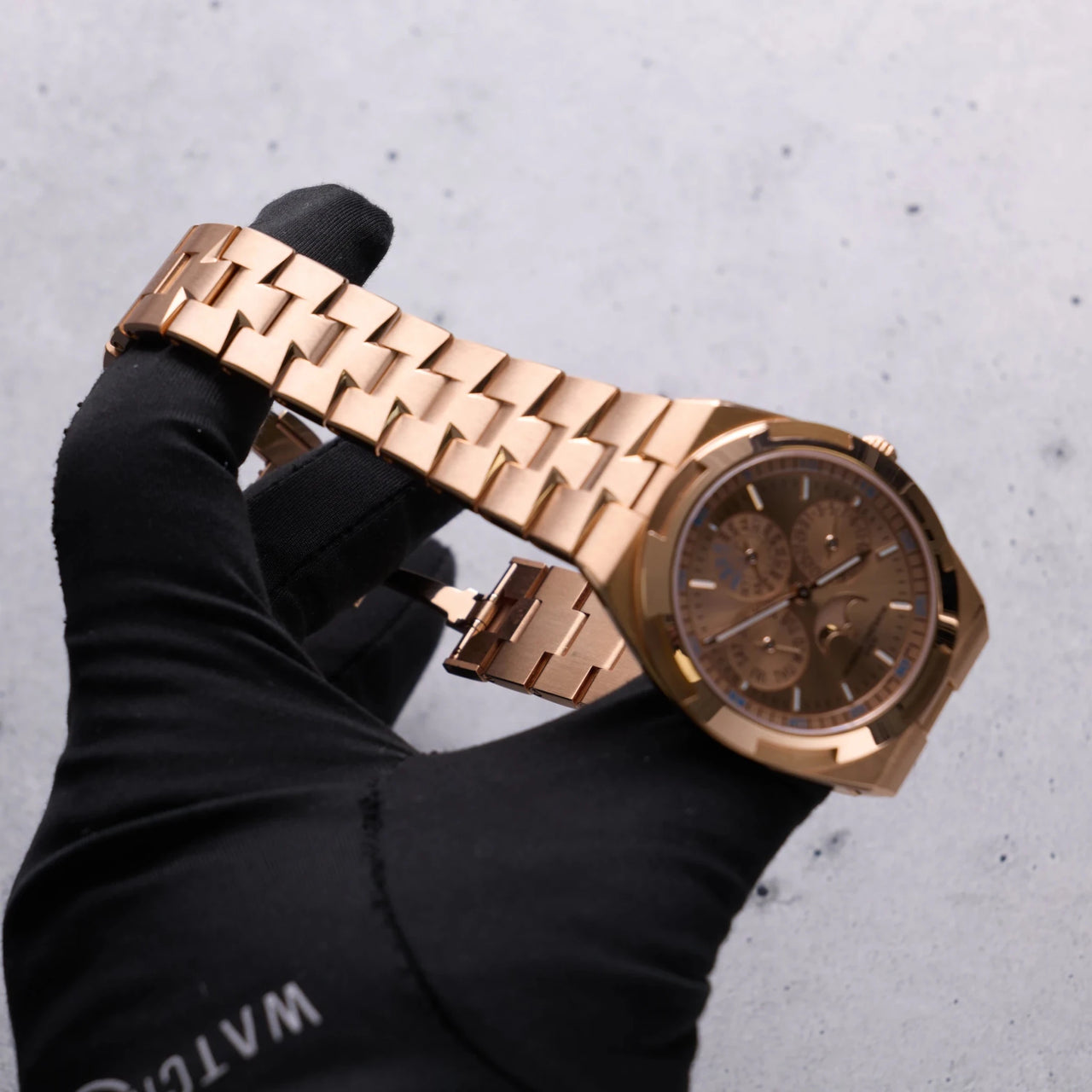 Vacheron Constantin Overseas Perpetual Calendar Ultra-Thin 41.5mm 18K 5N Pink Gold Gold Dial (Ref# 4300V/220R-H144) - WatchesOff5thWatch