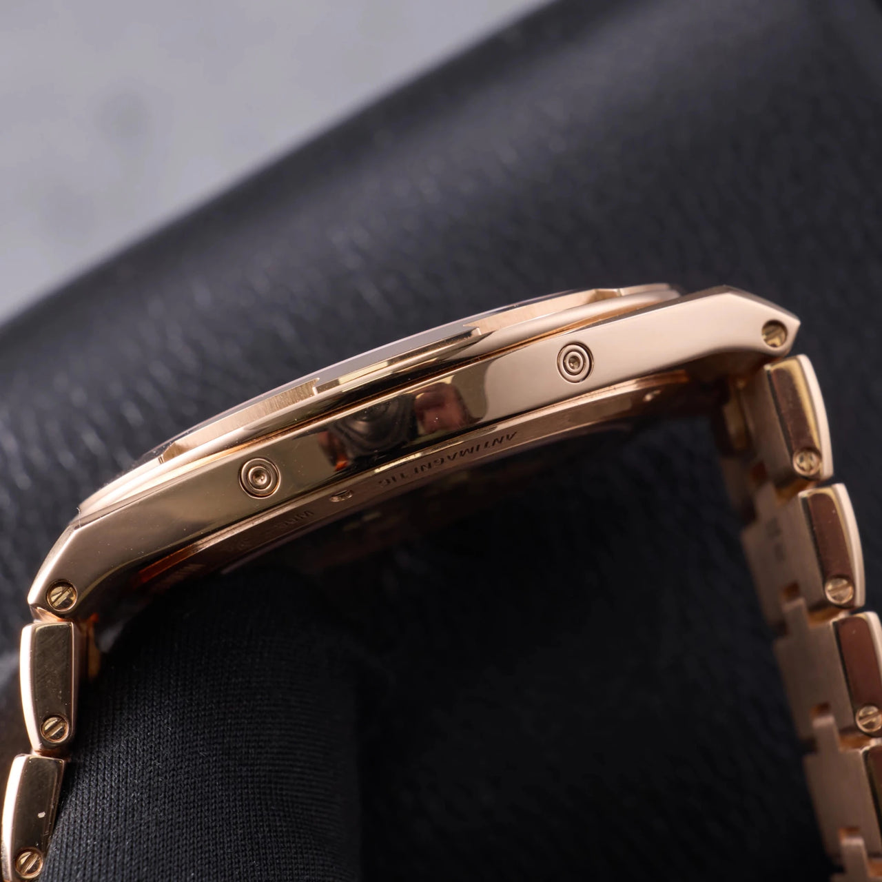 Vacheron Constantin Overseas Perpetual Calendar Ultra-Thin 41.5mm 18K 5N Pink Gold Gold Dial (Ref# 4300V/220R-H144) - WatchesOff5thWatch