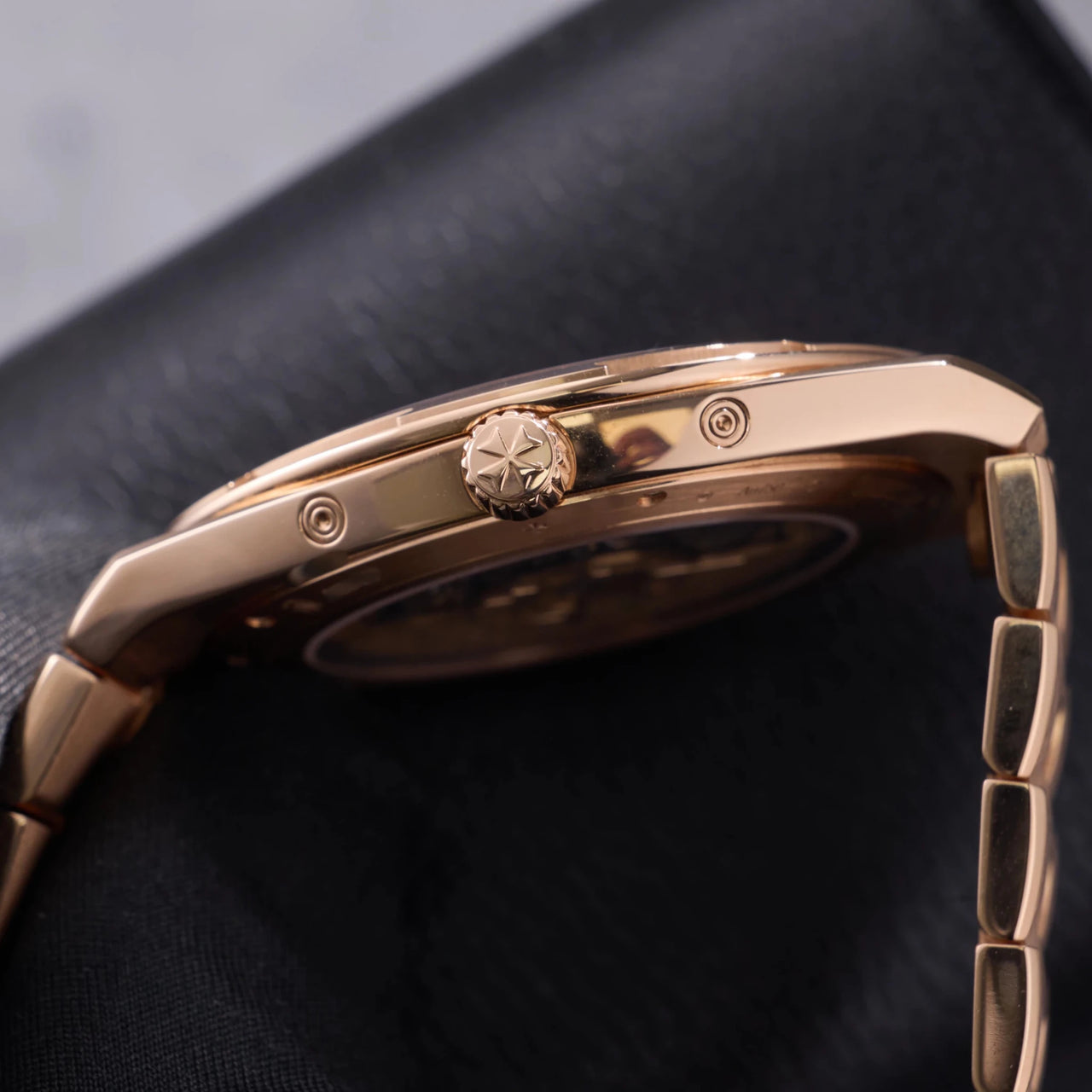 Vacheron Constantin Overseas Perpetual Calendar Ultra-Thin 41.5mm 18K 5N Pink Gold Gold Dial (Ref# 4300V/220R-H144) - WatchesOff5thWatch
