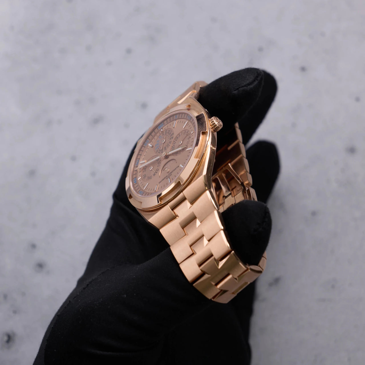 Vacheron Constantin Overseas Perpetual Calendar Ultra-Thin 41.5mm 18K 5N Pink Gold Gold Dial (Ref# 4300V/220R-H144) - WatchesOff5thWatch