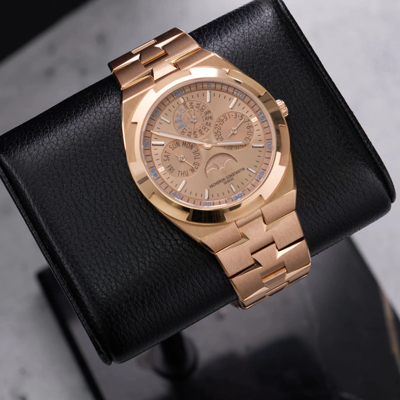 Vacheron Constantin Overseas Perpetual Calendar Ultra-Thin 41.5mm 18K 5N Pink Gold Gold Dial (Ref# 4300V/220R-H144) - WatchesOff5thWatch