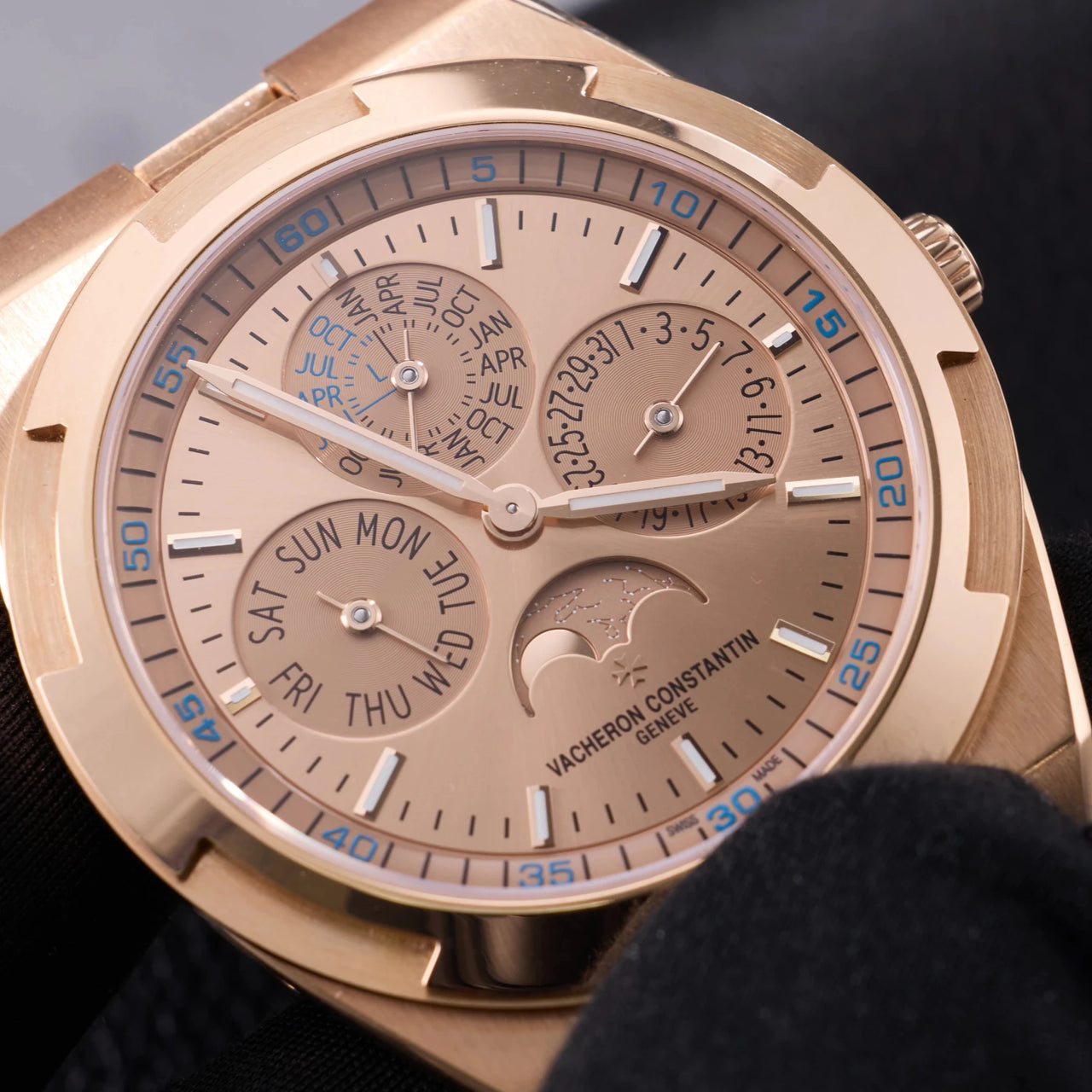 Vacheron Constantin Overseas Perpetual Calendar Ultra-Thin 41.5mm 18K 5N Pink Gold Gold Dial (Ref# 4300V/220R-H144) - WatchesOff5thWatch