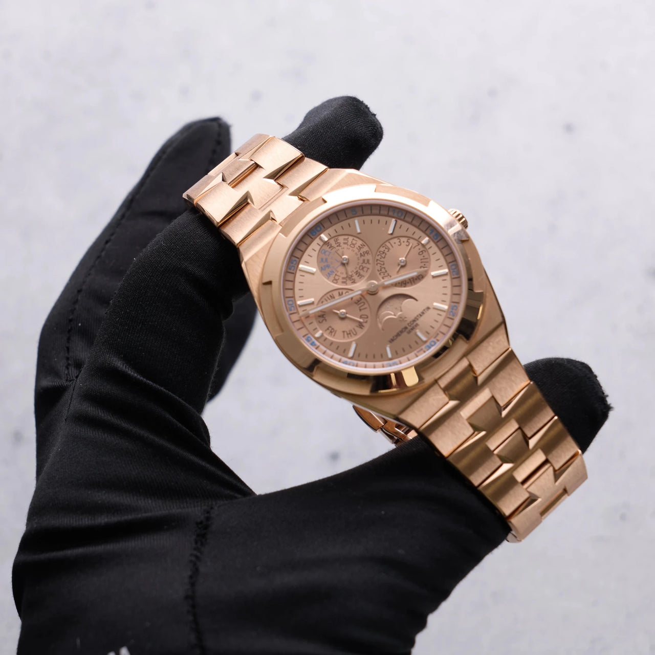 Vacheron Constantin Overseas Perpetual Calendar Ultra-Thin 41.5mm 18K 5N Pink Gold Gold Dial (Ref# 4300V/220R-H144) - WatchesOff5thWatch