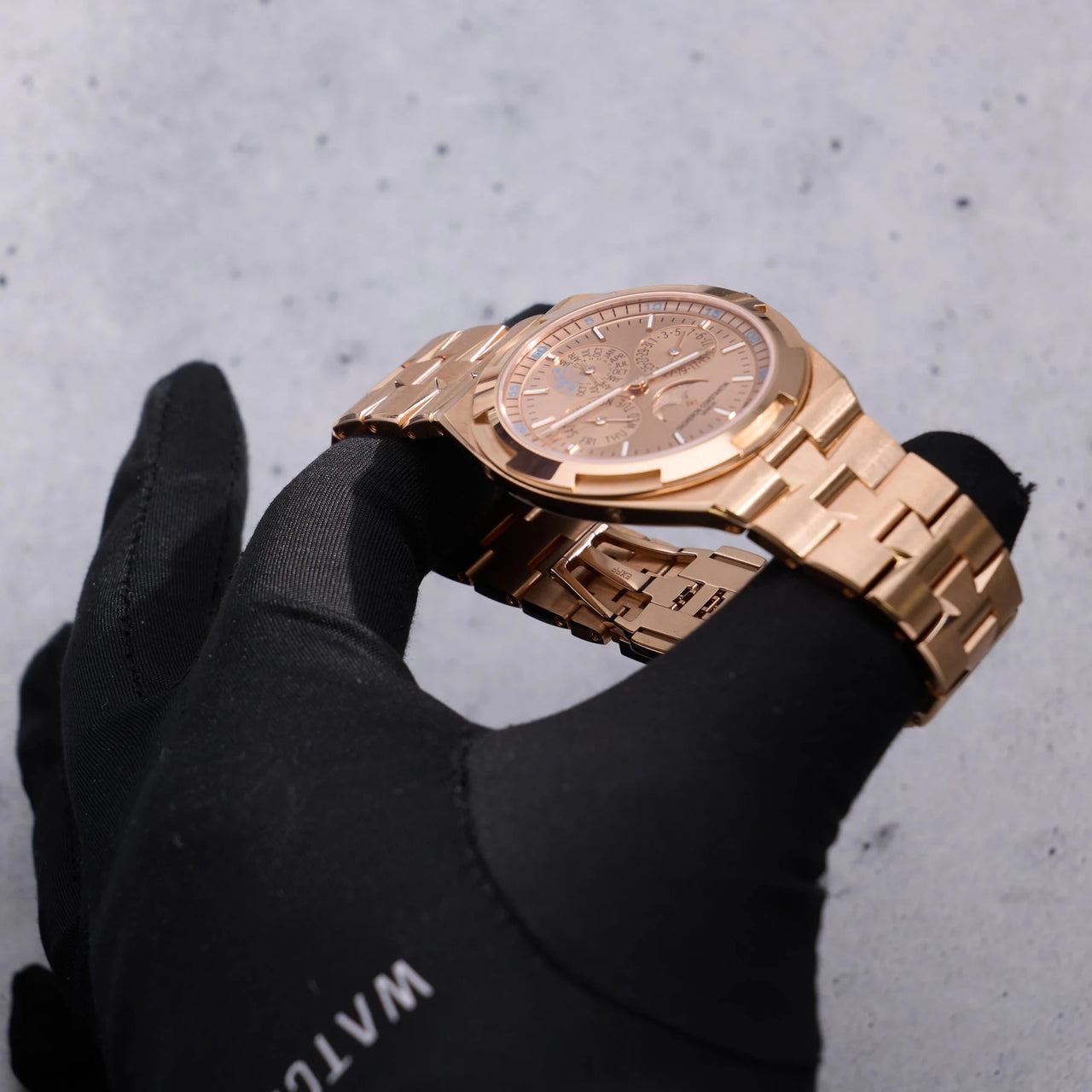 Vacheron Constantin Overseas Perpetual Calendar Ultra-Thin 41.5mm 18K 5N Pink Gold Gold Dial (Ref# 4300V/220R-H144) - WatchesOff5thWatch