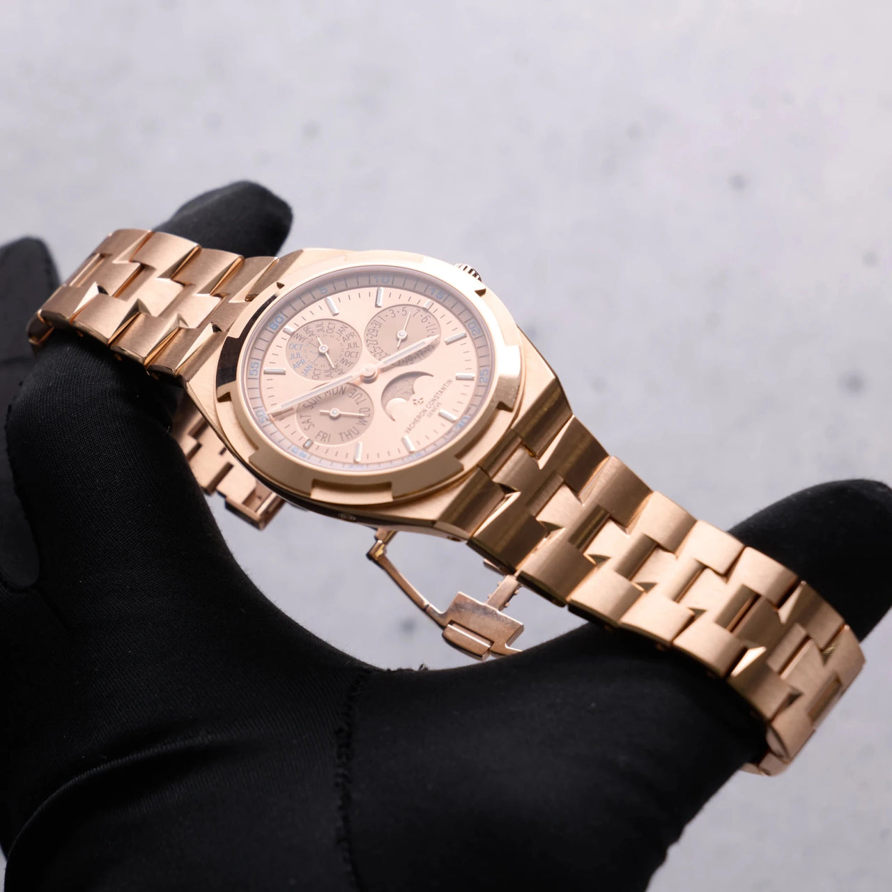 Vacheron Constantin Overseas Perpetual Calendar Ultra-Thin 41.5mm 18K 5N Pink Gold Gold Dial (Ref# 4300V/220R-H144) - WatchesOff5thWatch