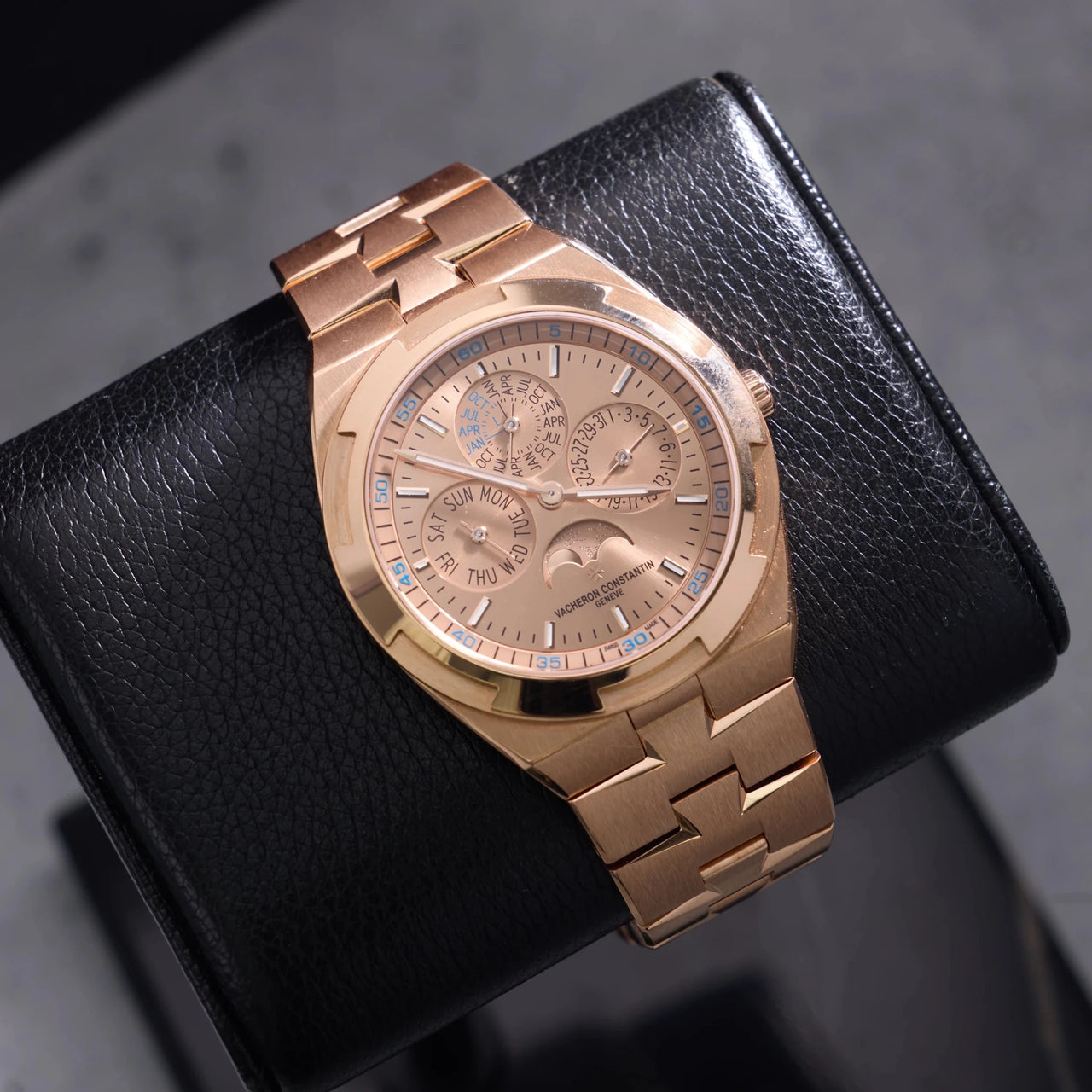 Vacheron Constantin Overseas Perpetual Calendar Ultra-Thin 41.5mm 18K 5N Pink Gold Gold Dial (Ref# 4300V/220R-H144) - WatchesOff5thWatch