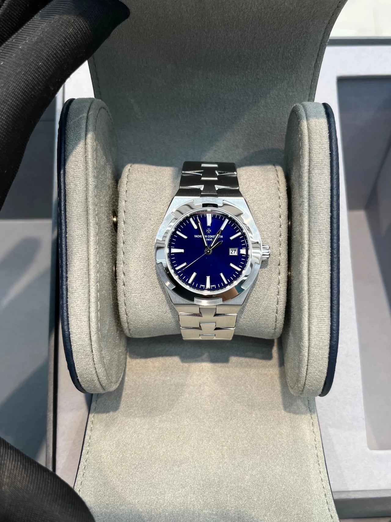 Vacheron Constantin Overseas Self - Winding Stainless Steel Blue Dial (Ref 4600V/200A - B980) - WatchesOff5thWatch