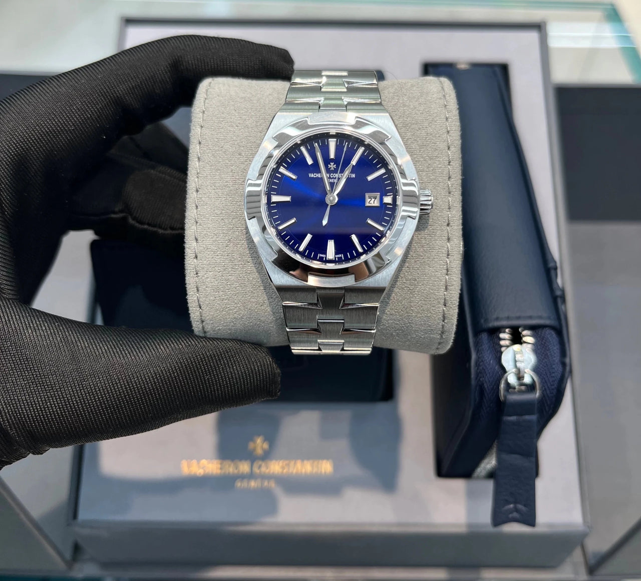 Vacheron Constantin Overseas Self - Winding Stainless Steel Blue Dial (Ref 4600V/200A - B980) - WatchesOff5thWatch