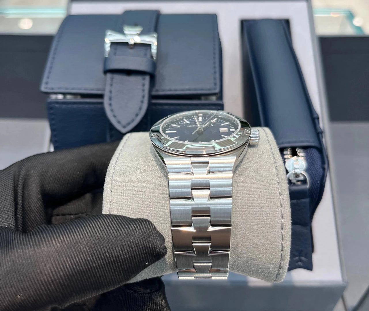 Vacheron Constantin Overseas Self - Winding Stainless Steel Blue Dial (Ref 4600V/200A - B980) - WatchesOff5thWatch