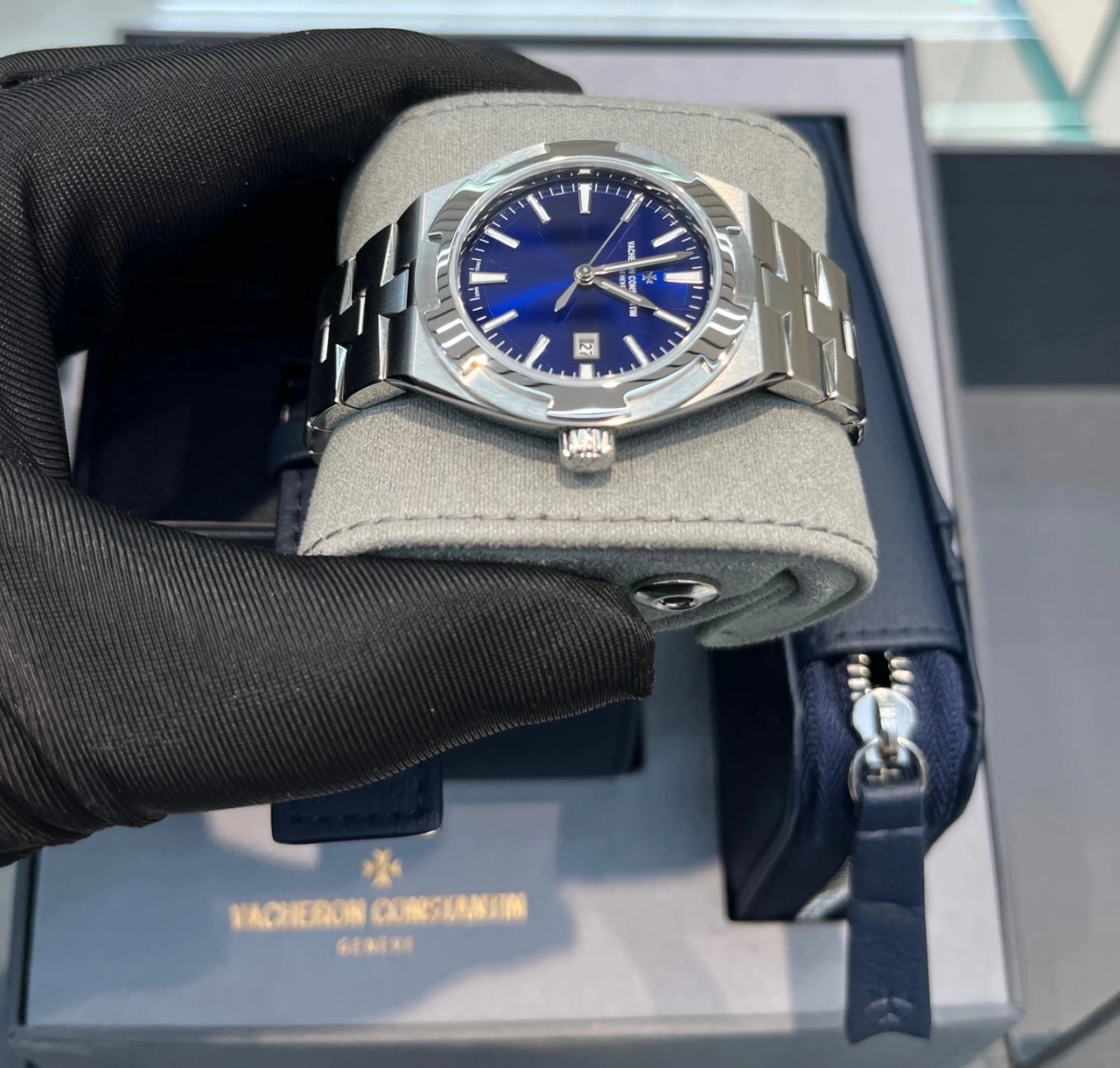 Vacheron Constantin Overseas Self - Winding Stainless Steel Blue Dial (Ref 4600V/200A - B980) - WatchesOff5thWatch