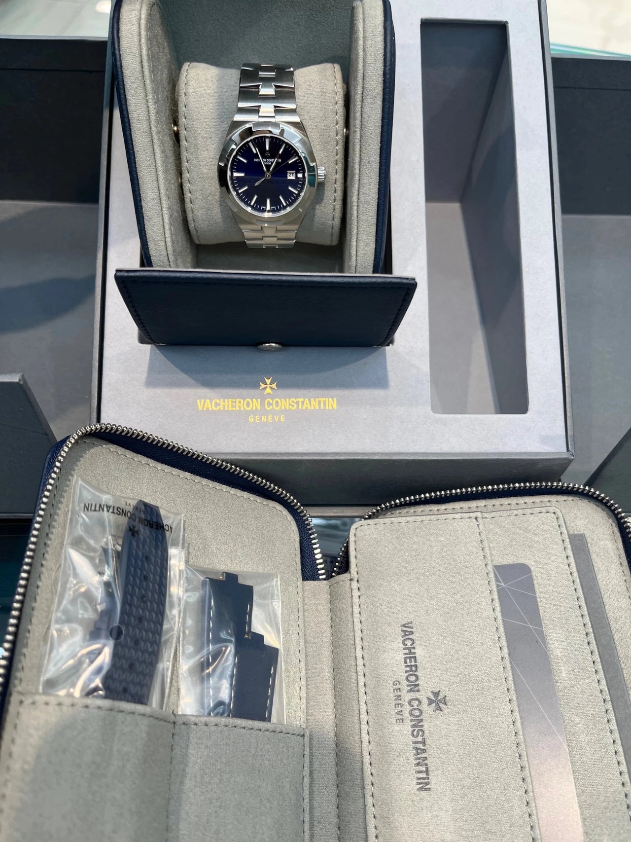 Vacheron Constantin Overseas Self - Winding Stainless Steel Blue Dial (Ref 4600V/200A - B980) - WatchesOff5thWatch