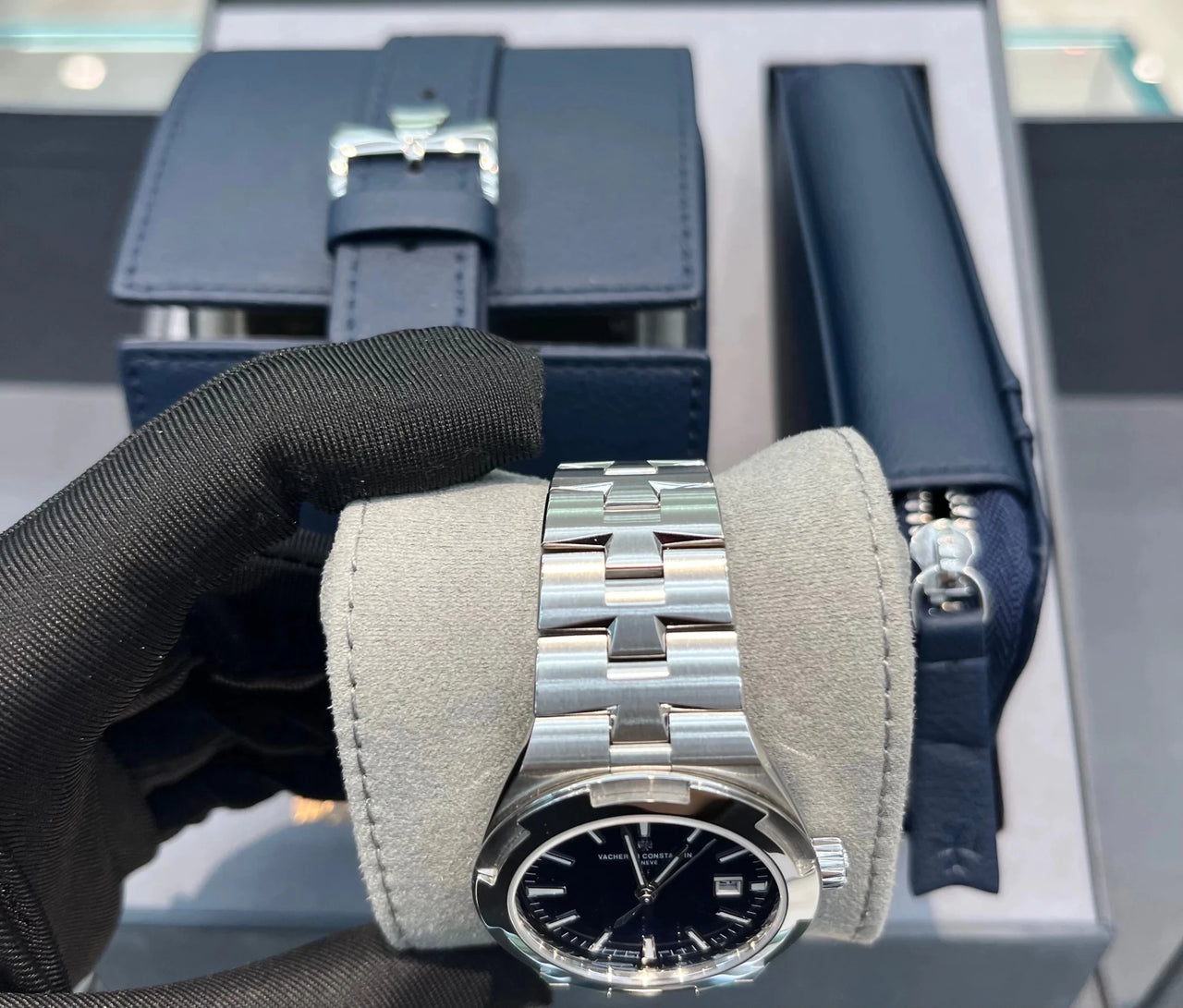 Vacheron Constantin Overseas Self - Winding Stainless Steel Blue Dial (Ref 4600V/200A - B980) - WatchesOff5thWatch