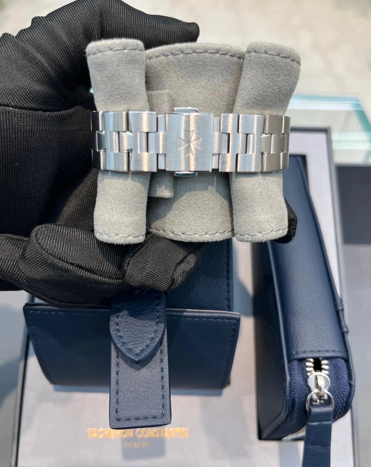 Vacheron Constantin Overseas Self - Winding Stainless Steel Blue Dial (Ref 4600V/200A - B980) - WatchesOff5thWatch