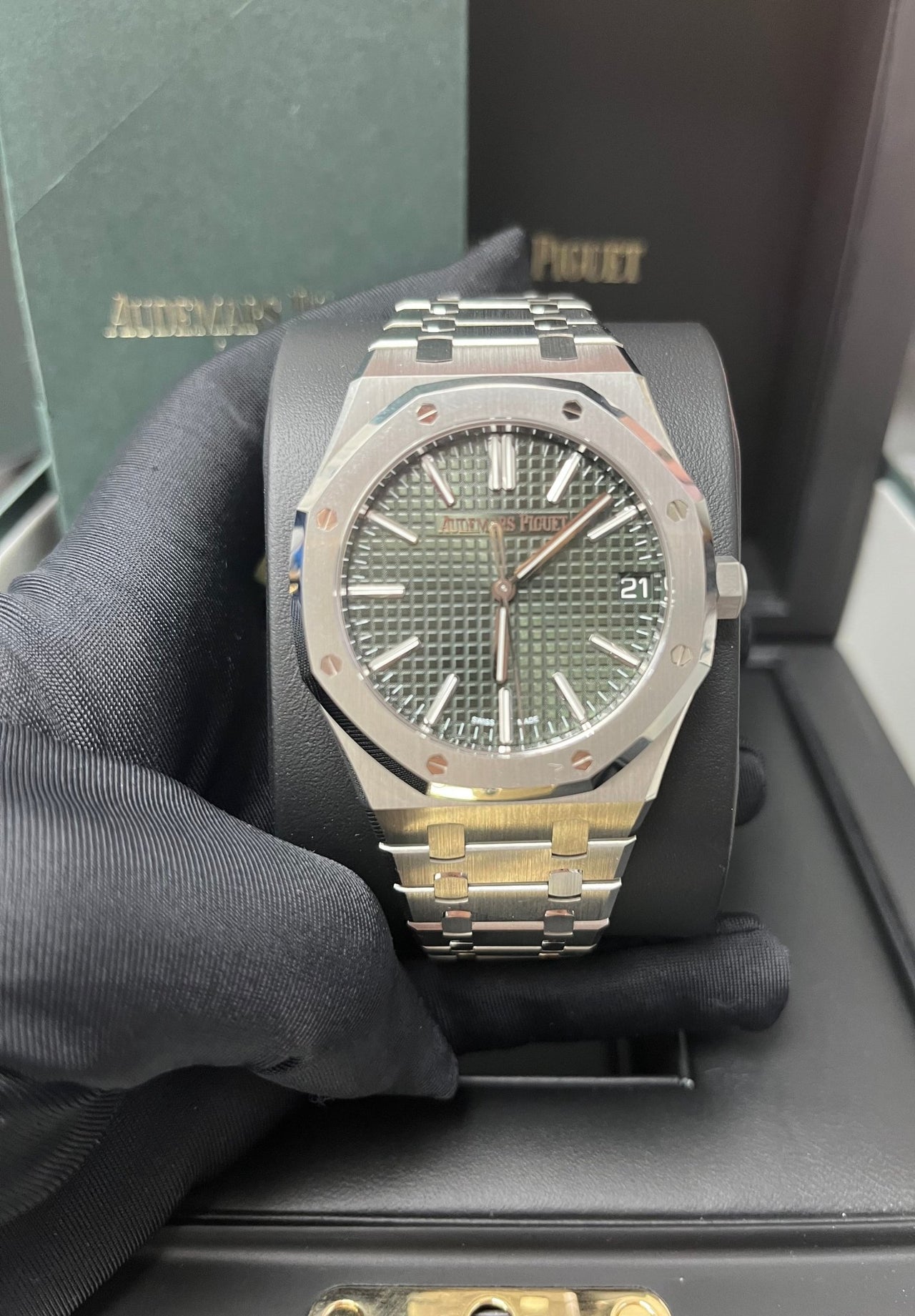 Audemars Piguet Royal Oak "50th Anniversary" Green Dial 15510ST.OO.1320ST.04 - WatchesOff5th