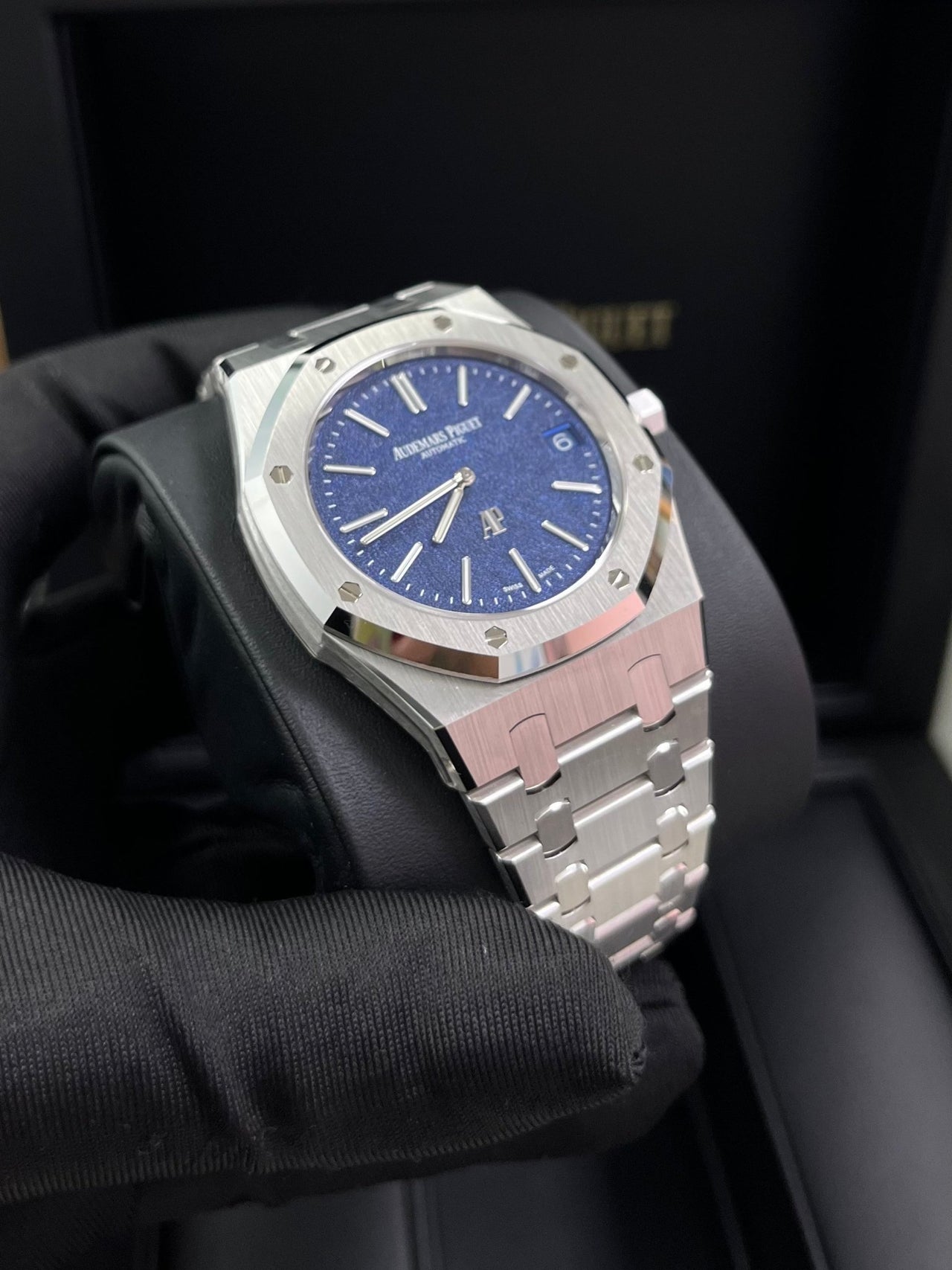 Audemars Piguet Royal Oak Jumbo Extra-thin 16202BC.OO.1240BC.02 - WatchesOff5th