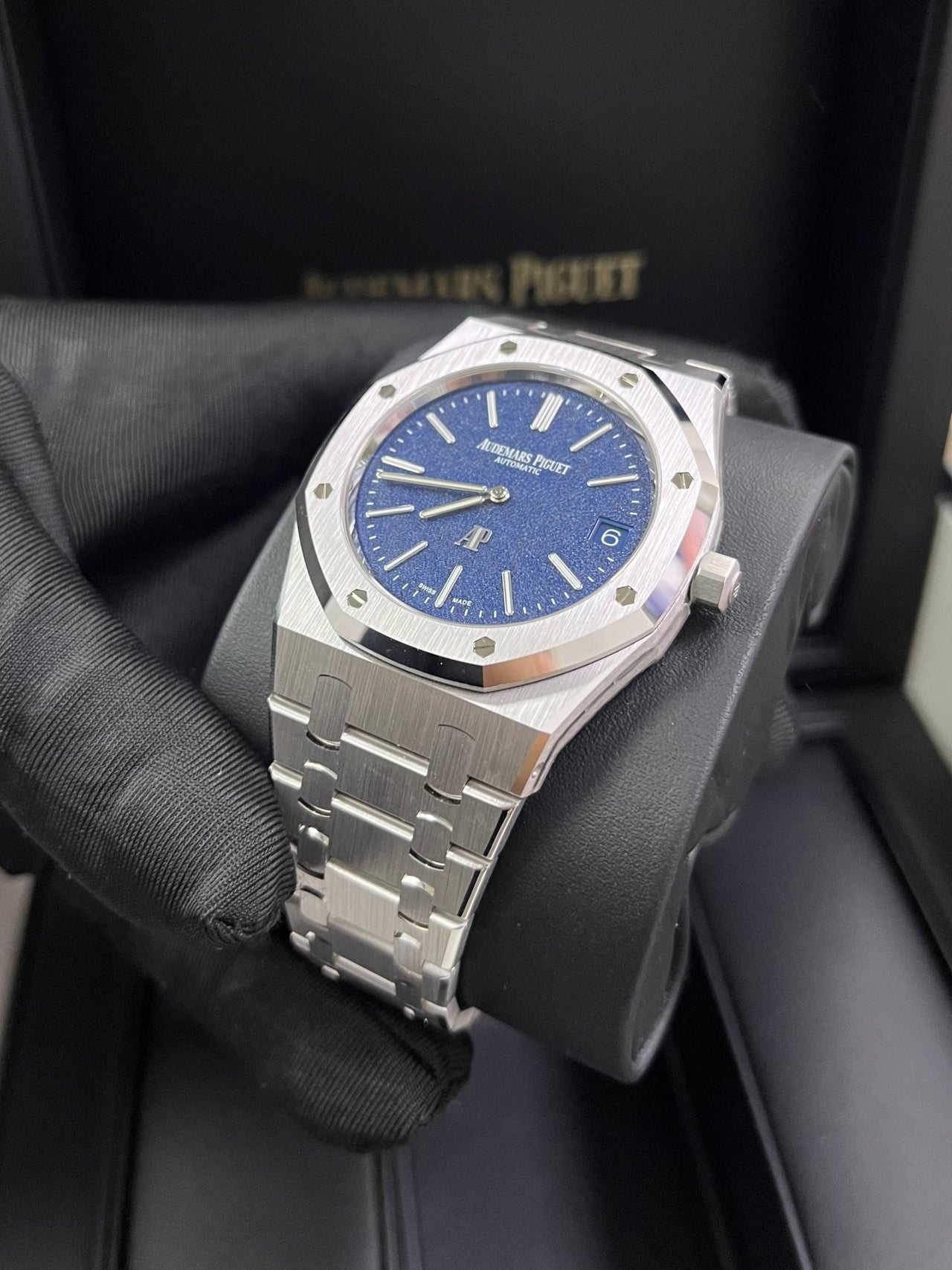 Audemars Piguet Royal Oak Jumbo Extra-thin 16202BC.OO.1240BC.02 - WatchesOff5th