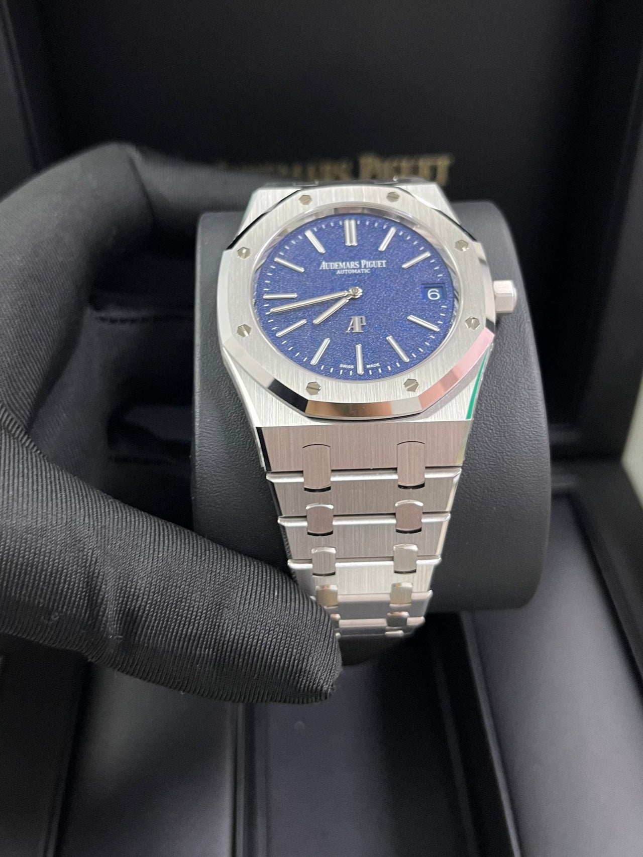 Audemars Piguet Royal Oak Jumbo Extra-thin 16202BC.OO.1240BC.02 - WatchesOff5th