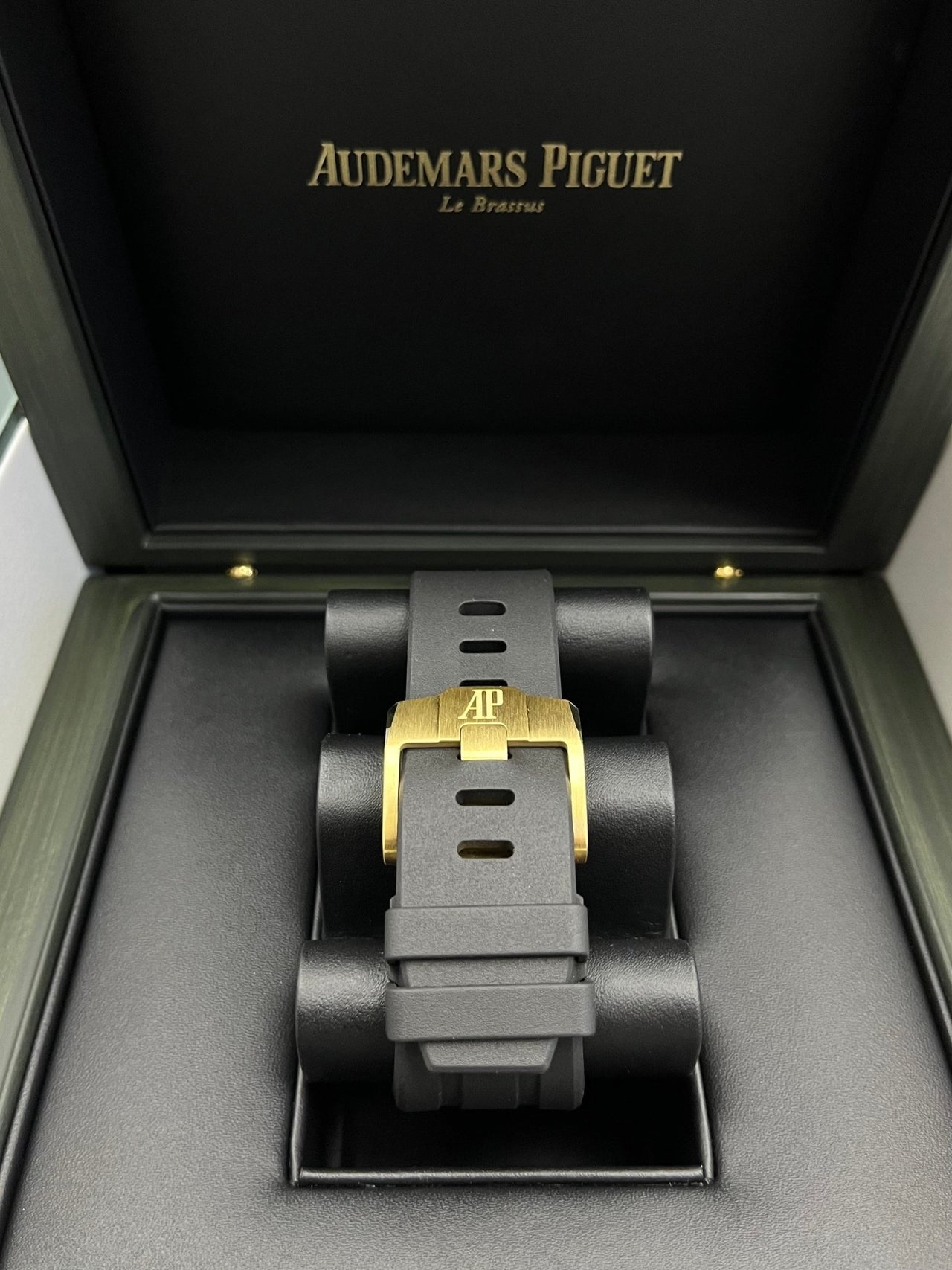 Audemars Piguet Royal Oak Offshore (Ref# 26420CE.OO.A127CR.01) - WatchesOff5th