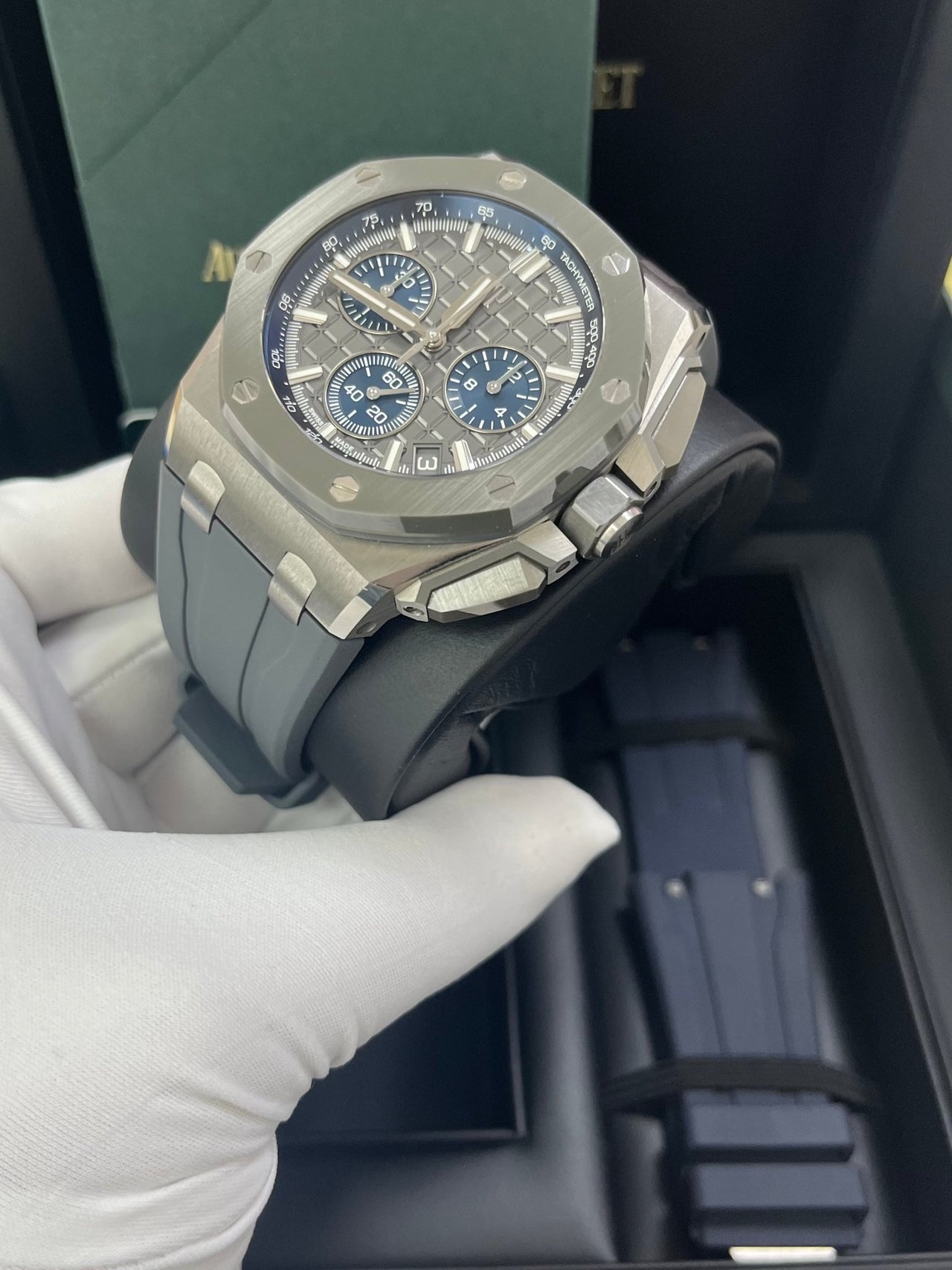 Audemars Piguet Royal Oak Offshore Selfwinding Chronograph (Ref# 26420IO.OO.A009CA.01) - WatchesOff5th