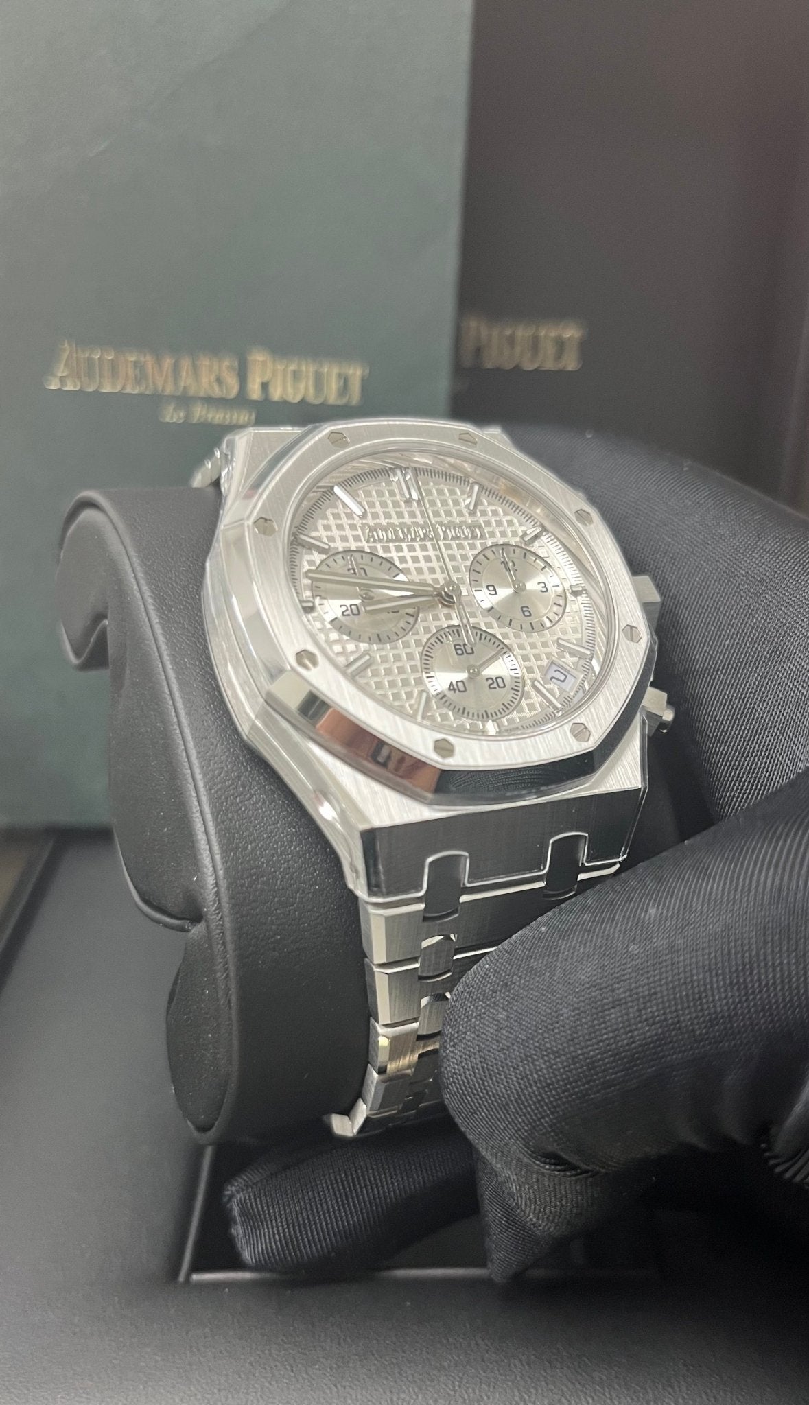 Audemars Piguet ROYAL OAK SELFWINDING CHRONOGRAPH “50TH ANNIVERSARY” STEEL BRACELET WHITE DIAL (Ref # 26240ST.OO.1320ST.03) - WatchesOff5thWatches