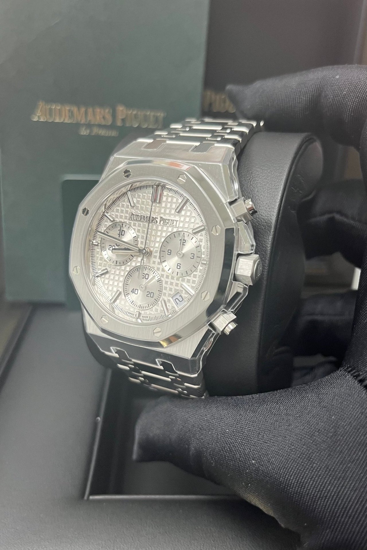 Audemars Piguet ROYAL OAK SELFWINDING CHRONOGRAPH “50TH ANNIVERSARY” STEEL BRACELET WHITE DIAL (Ref # 26240ST.OO.1320ST.03) - WatchesOff5thWatches