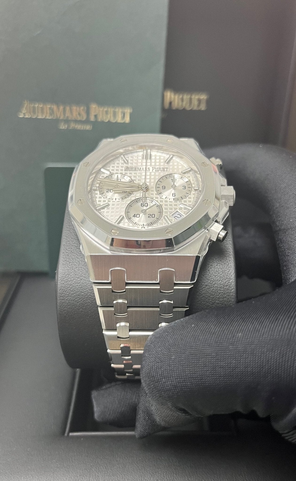 Audemars Piguet ROYAL OAK SELFWINDING CHRONOGRAPH “50TH ANNIVERSARY” STEEL BRACELET WHITE DIAL (Ref # 26240ST.OO.1320ST.03) - WatchesOff5thWatches