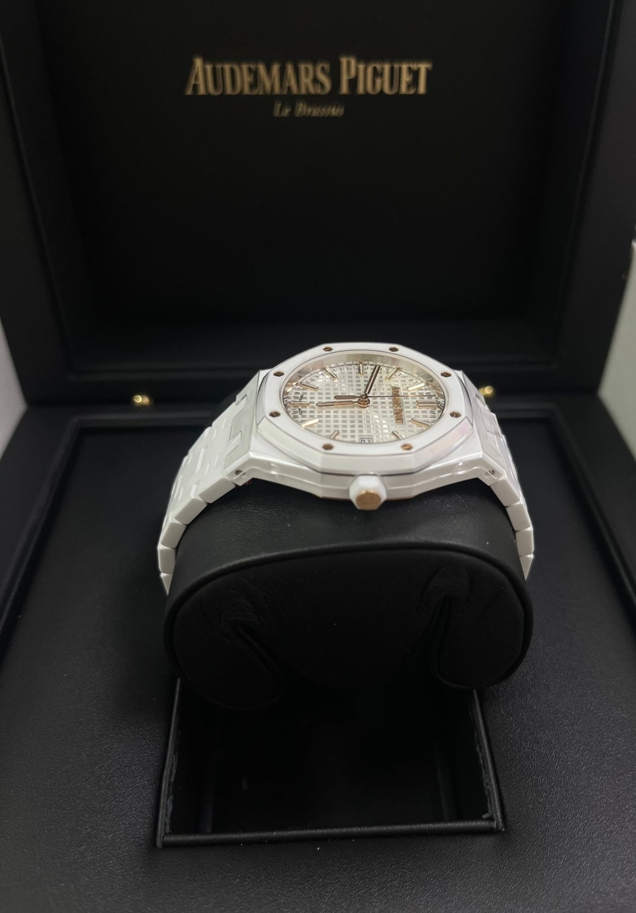 Audemars Piguet Royal Oak Selfwinding White Ceramic 77350CB.OO.1266CB.01 - WatchesOff5th