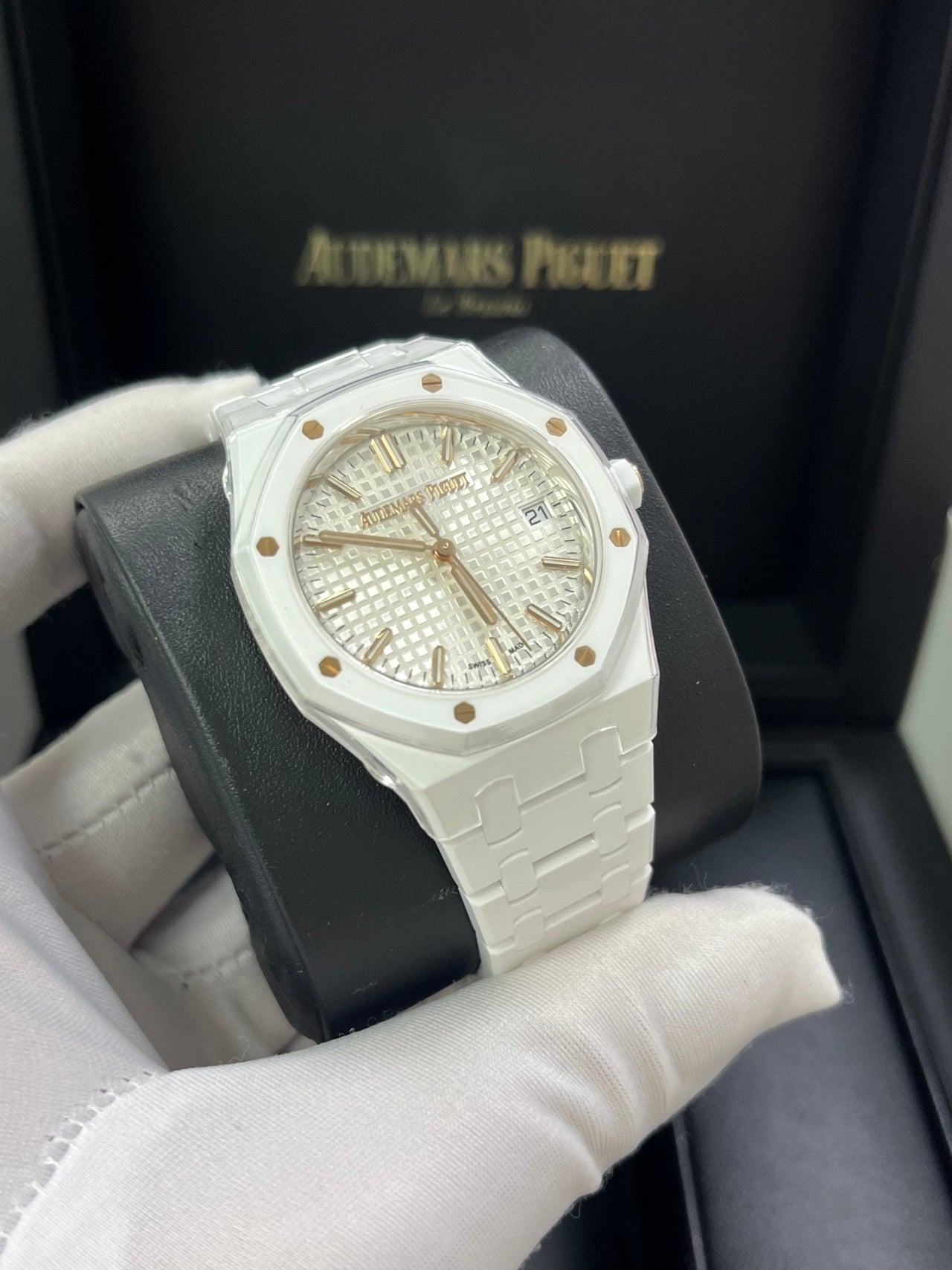 Audemars Piguet Royal Oak Selfwinding White Ceramic 77350CB.OO.1266CB.01 - WatchesOff5th