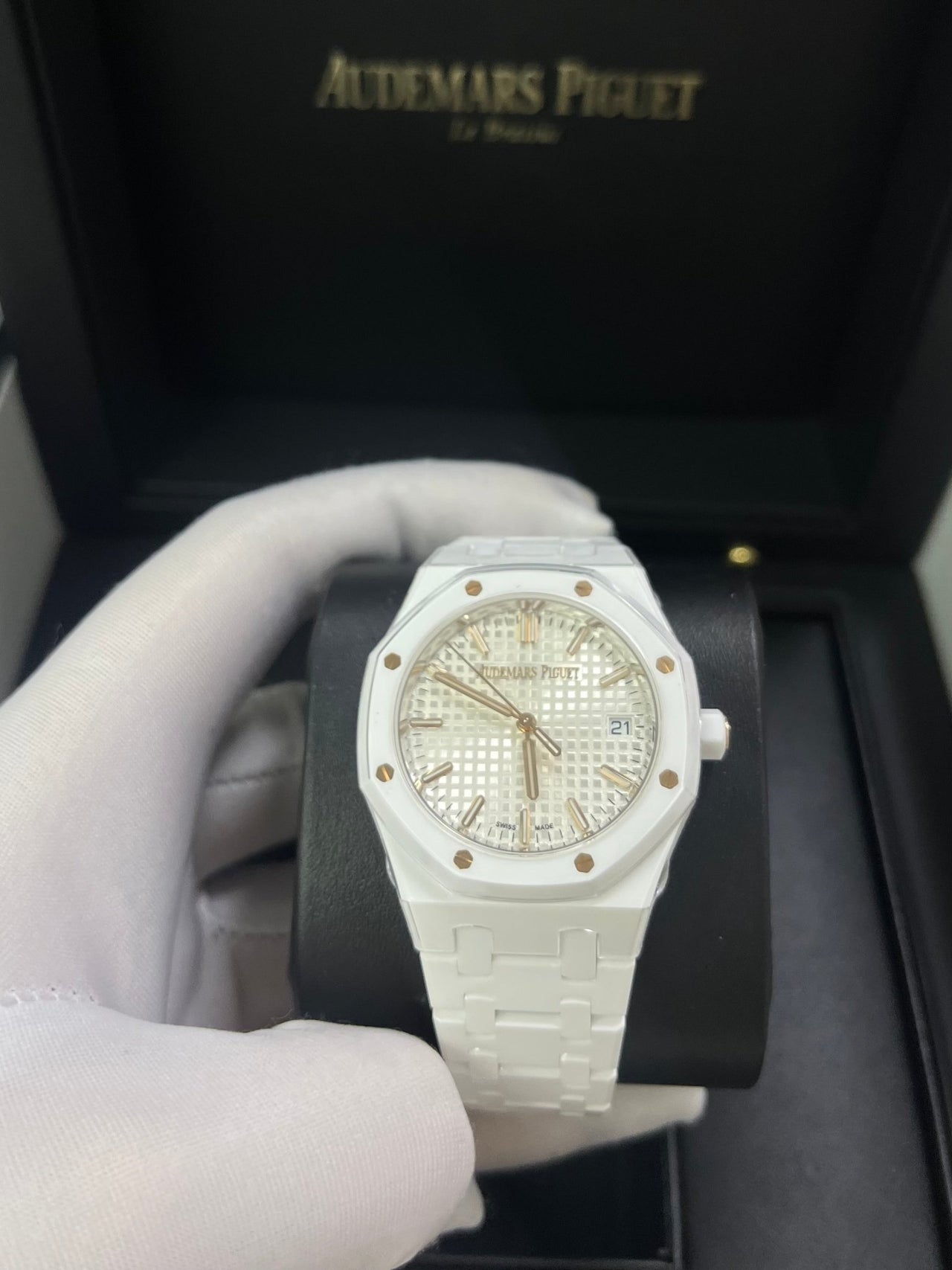 Audemars Piguet Royal Oak Selfwinding White Ceramic 77350CB.OO.1266CB.01 - WatchesOff5th