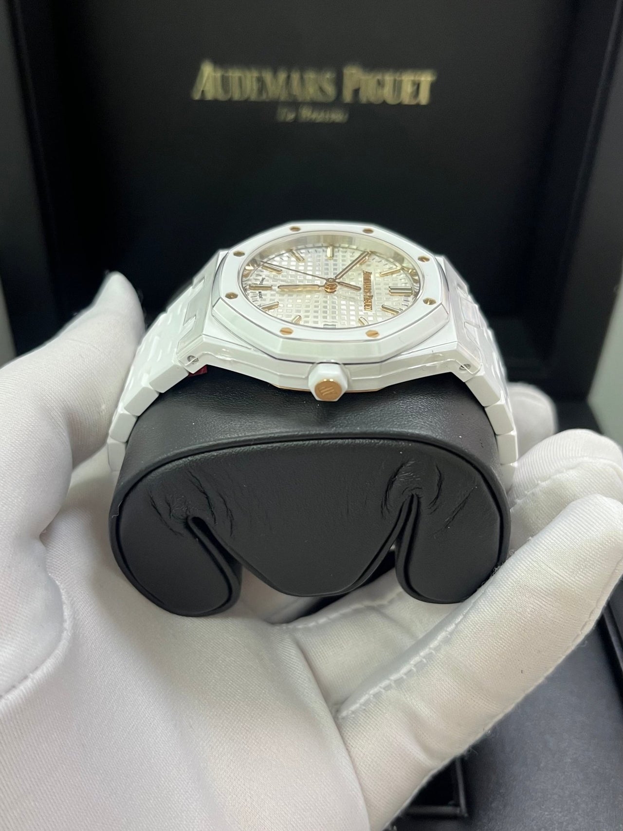 Audemars Piguet Royal Oak Selfwinding White Ceramic 77350CB.OO.1266CB.01 - WatchesOff5th